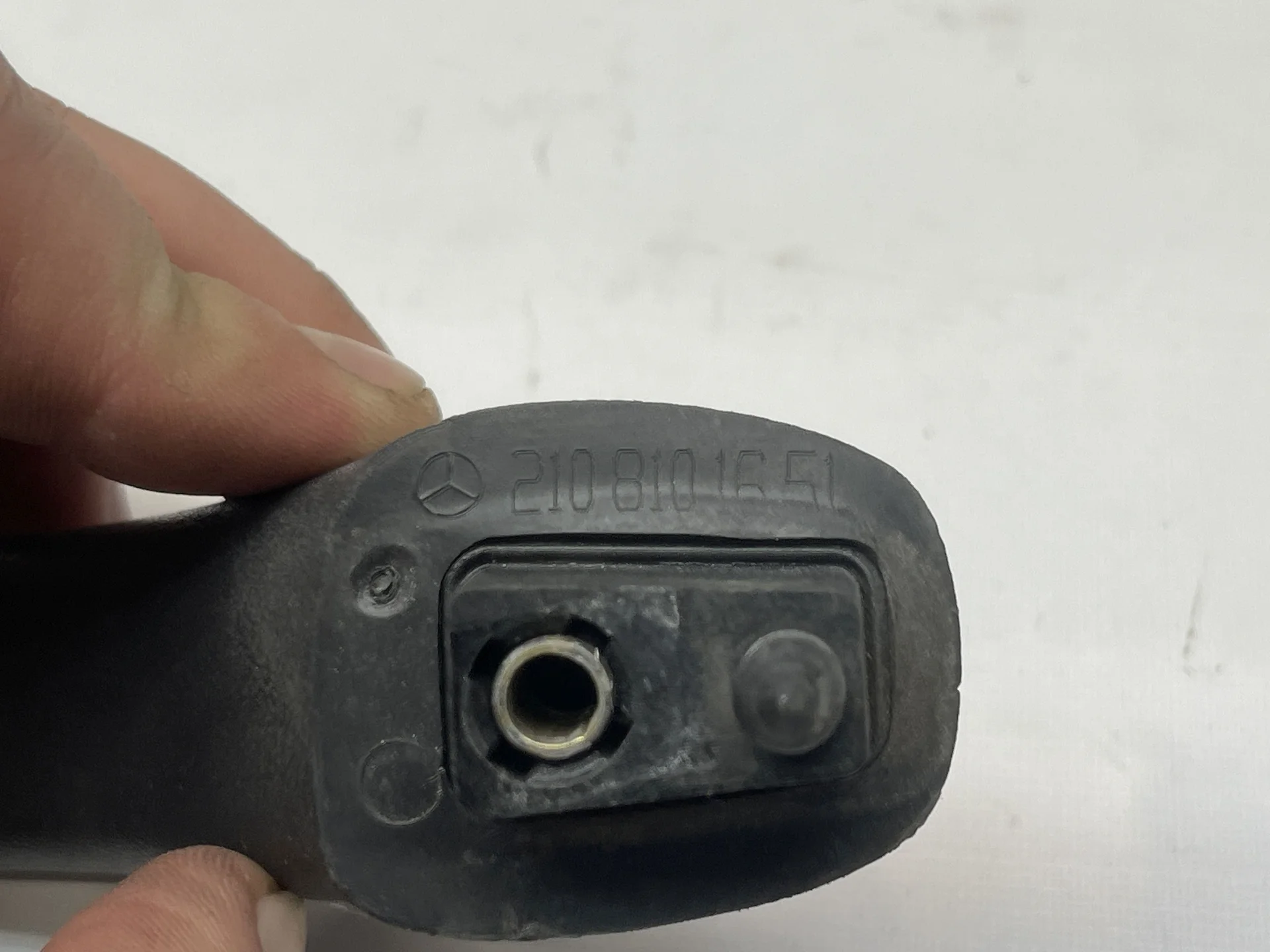 Поручень потолочный задний правый Mercedes-Benz W210  A2108101651 - миниатюра 2
