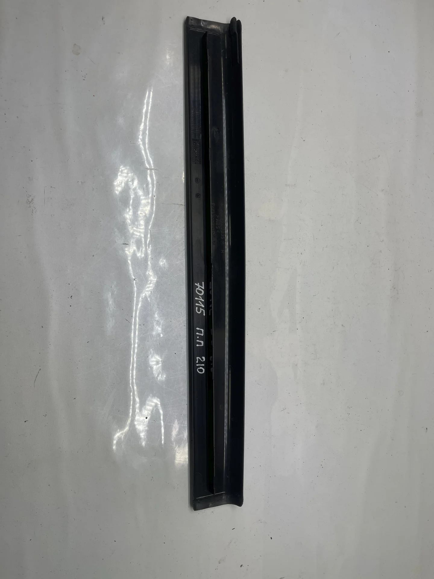 Накладка на порог внутренняя передняя правая Mercedes-Benz W210 A2106802235 - изображение 1