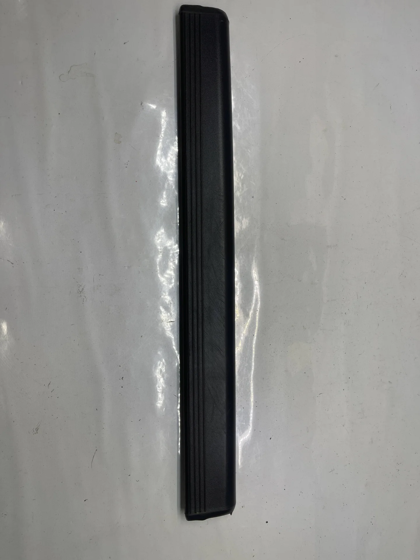 Накладка на порог внутренняя передняя правая Mercedes-Benz W210 A2106802235 - миниатюра 2