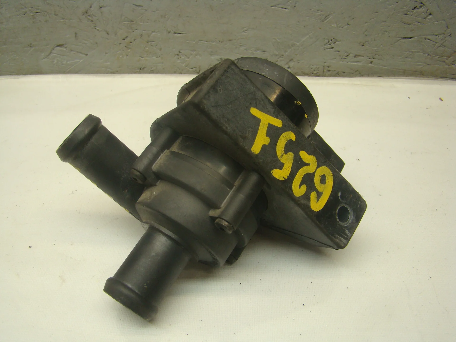 Помпа дополнительной прокачки антифриза Audi A1 I 8X CAX 1K0965561F - миниатюра 2