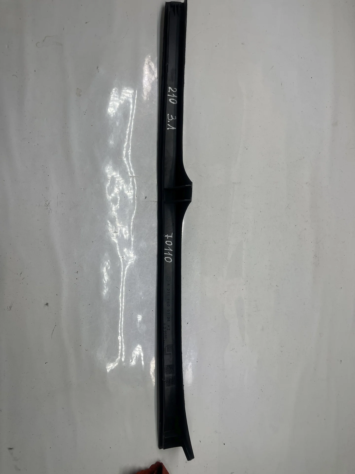 Накладка на порог внутренняя задняя левая Mercedes-Benz W210 A2106900126 - изображение 1