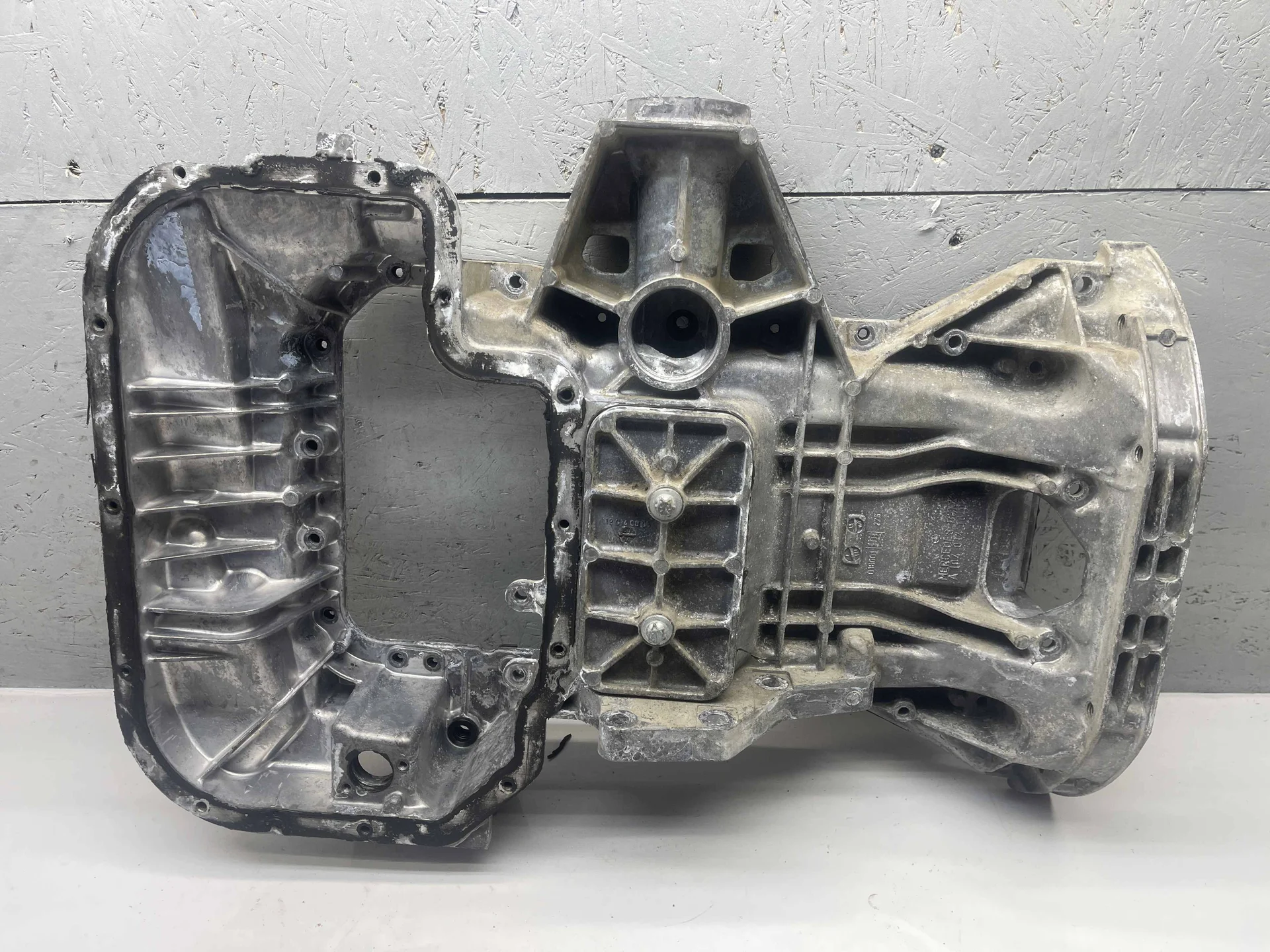 Поддон двигателя верхний Mercedes-Benz W210 112 A1040141602 - миниатюра 2