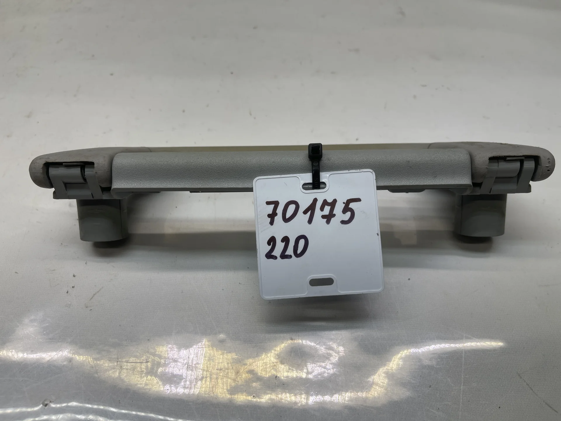 Поручень потолочный Mercedes-Benz W220 A2208100551 - миниатюра 2