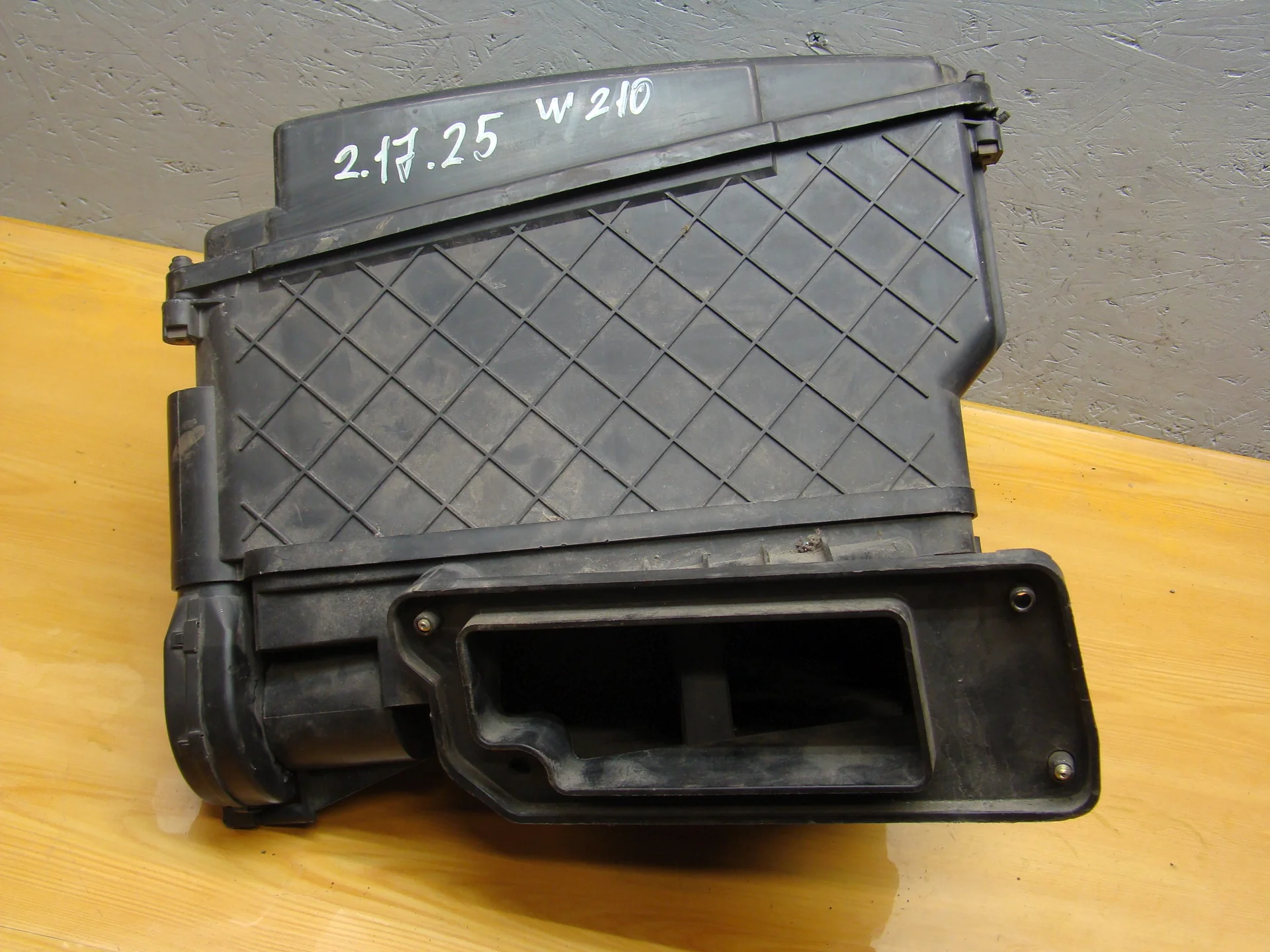 Корпус блока предохранителей Mercedes-Benz W210 A2105400567 - миниатюра 2