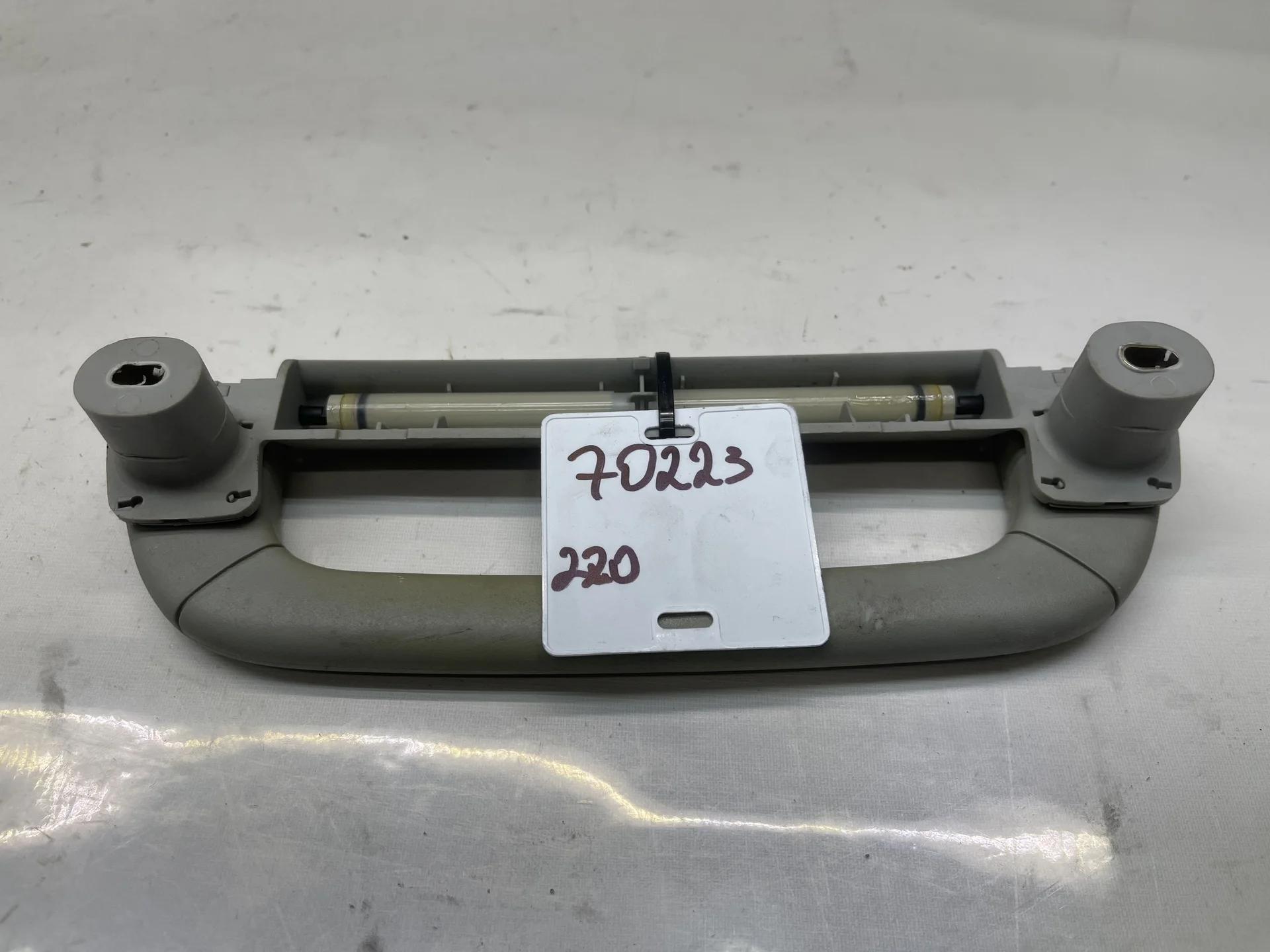 Поручень потолочный Mercedes-Benz W220 A2208100551 - миниатюра 2