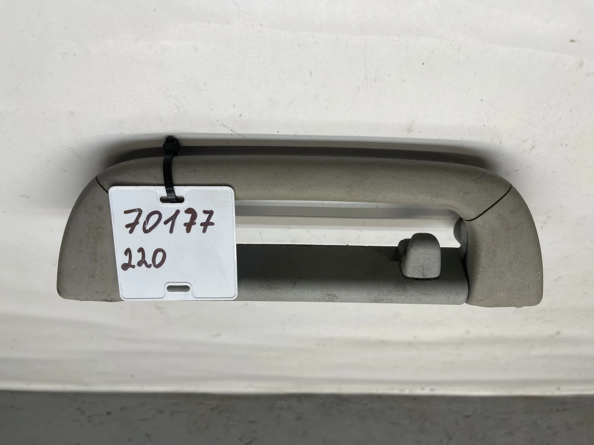 Поручень потолочный Mercedes-Benz W220 A2208100651 - изображение 1