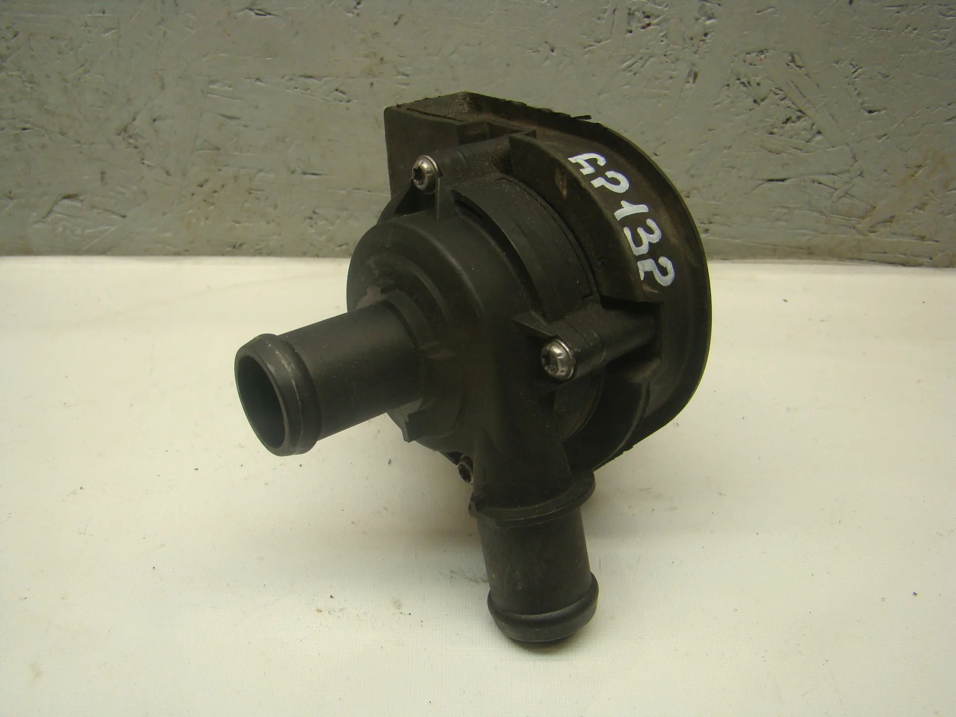 Помпа дополнительной прокачки антифриза Volkswagen Golf V 5K (Mk5) CZC 5Q0965567 - изображение 1