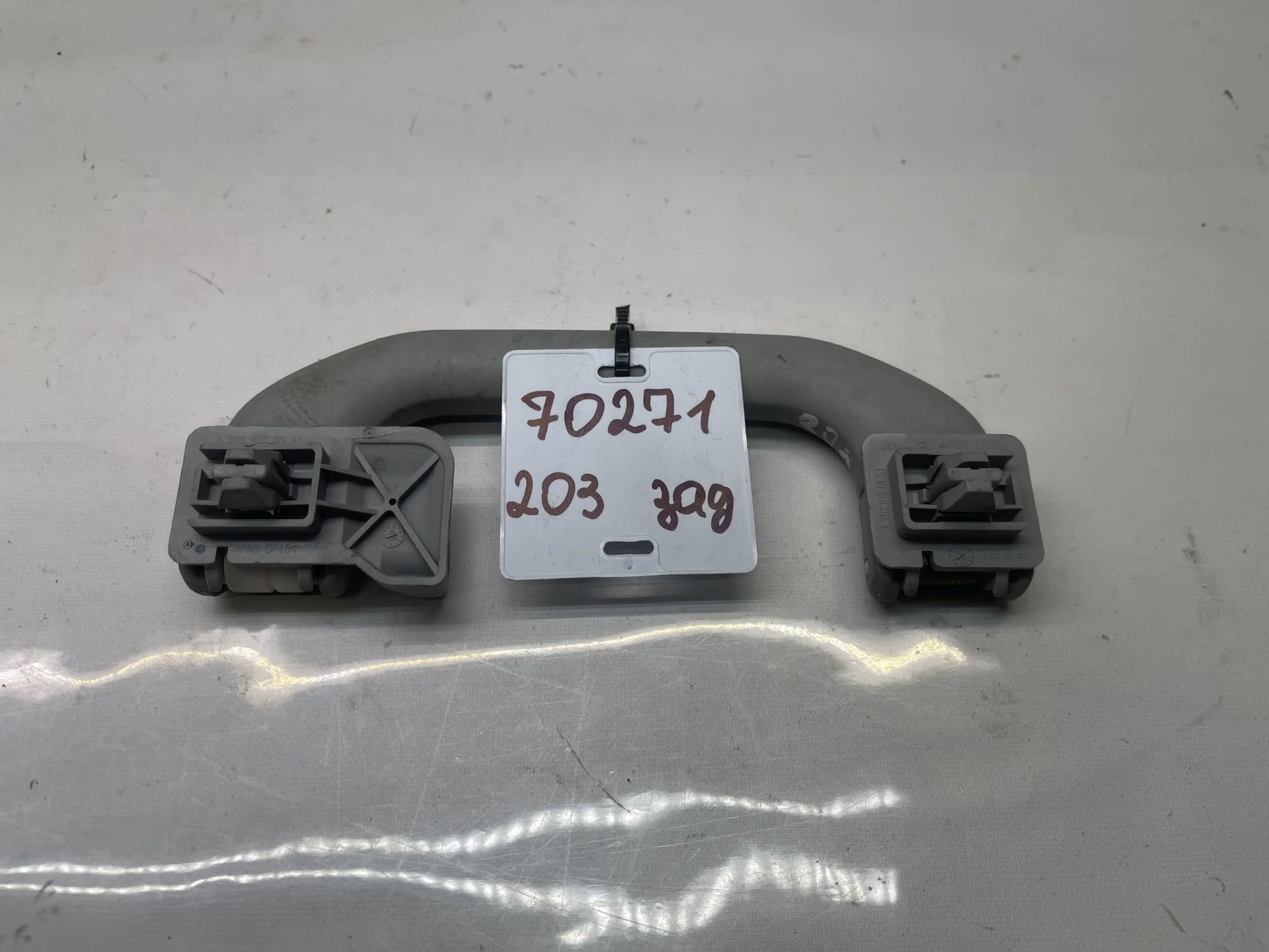 Поручень потолочный задний Mercedes-Benz W203 A2038100551 - миниатюра 2