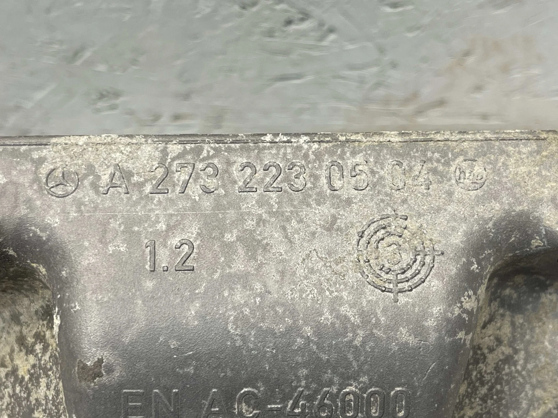 Кронштейн двигателя левый Mercedes-Benz W221 273 A2732230504 - миниатюра 3