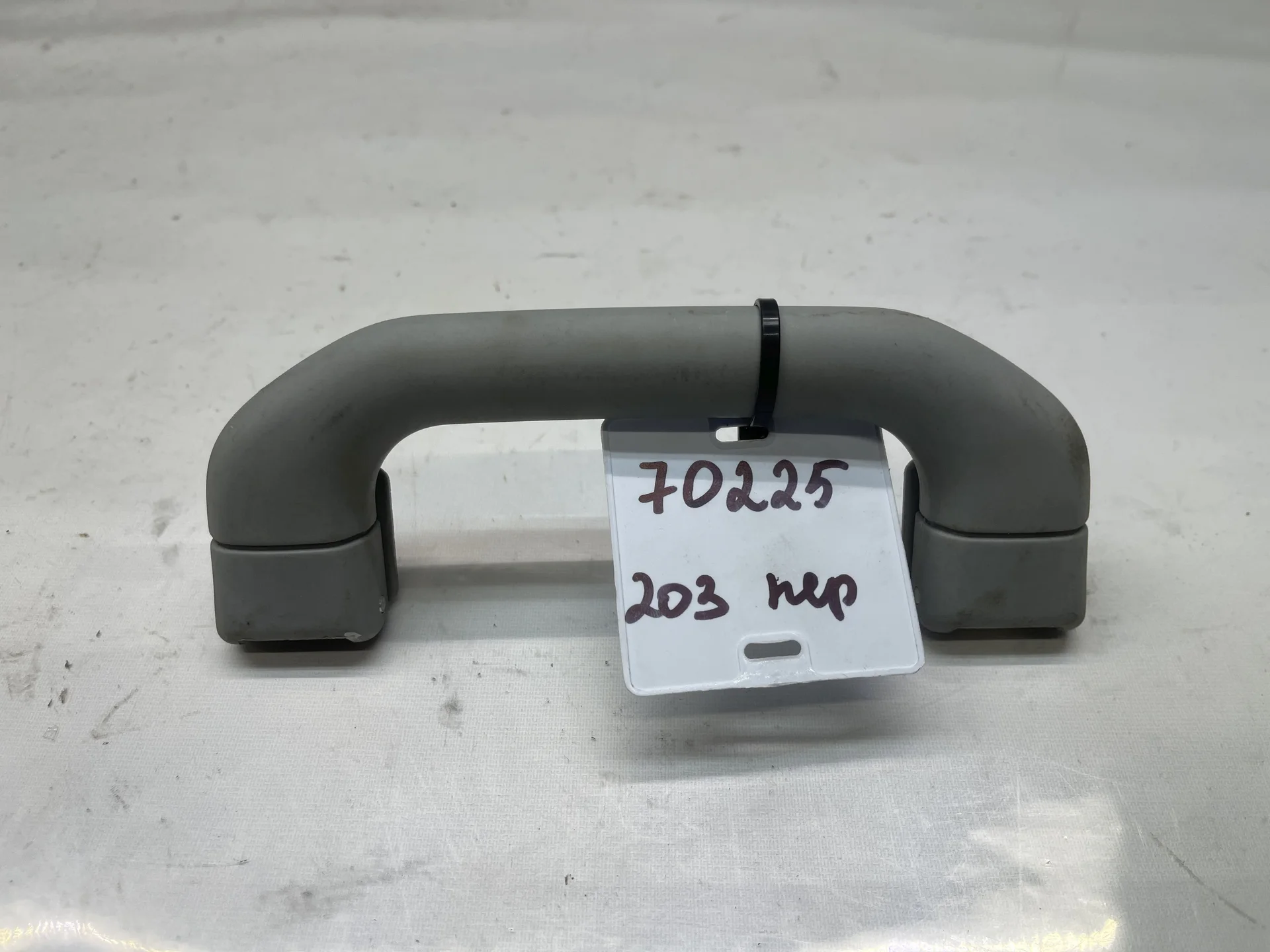 Поручень потолочный передний Mercedes-Benz W203 A2038100451 - изображение 1