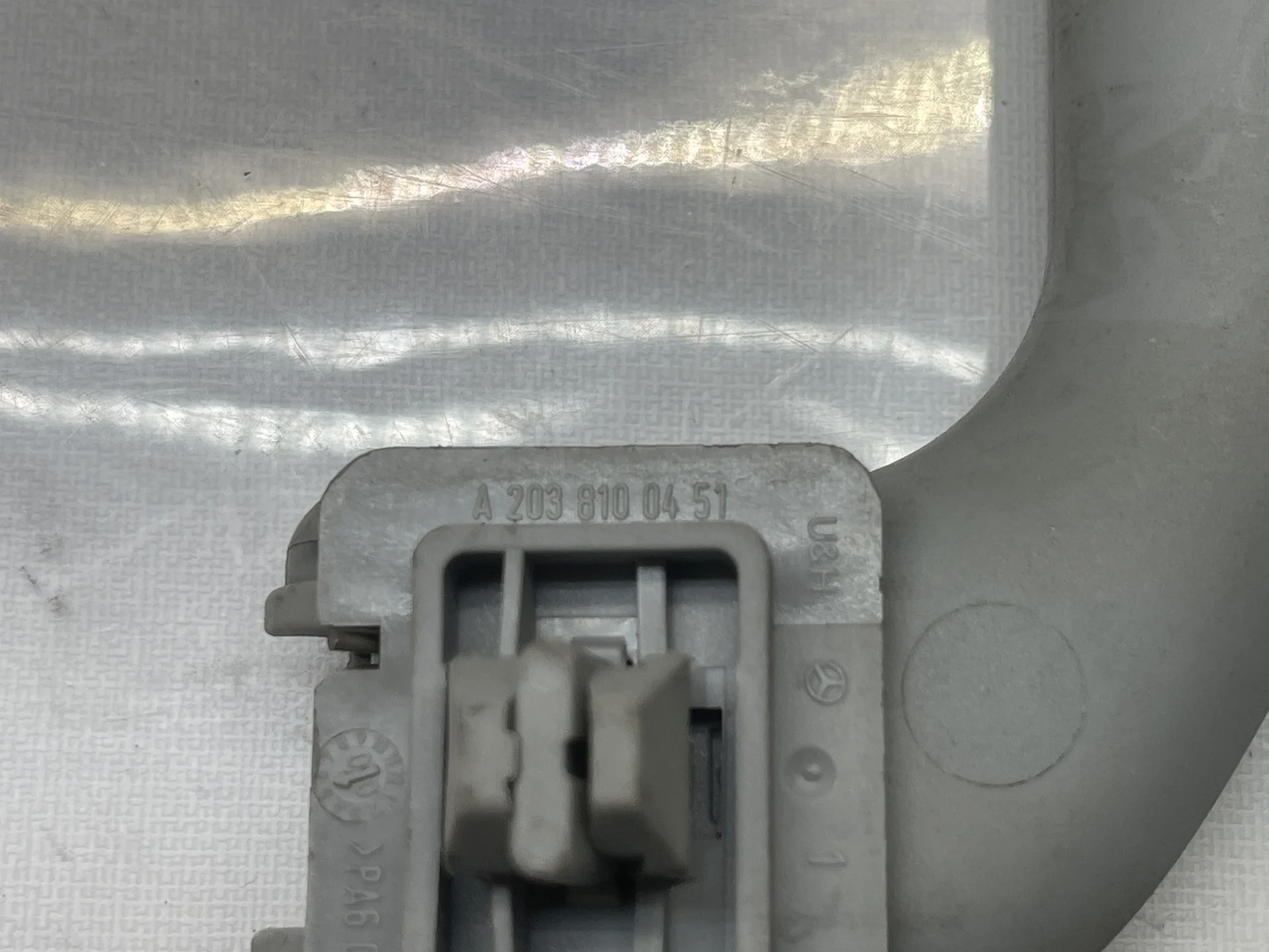 Поручень потолочный передний Mercedes-Benz W203 A2038100451 - миниатюра 2