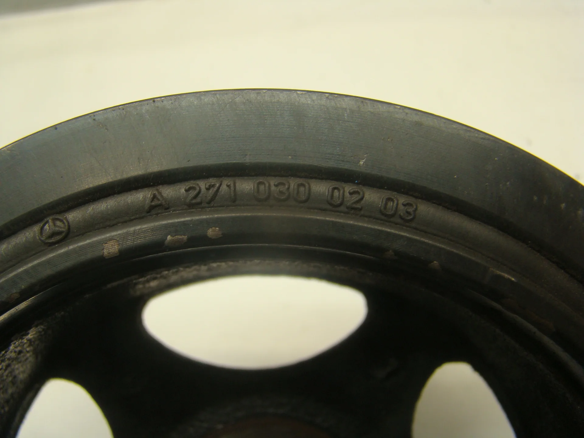 Шкив коленвала Mercedes-Benz W204 271 A2710300203 - миниатюра 3