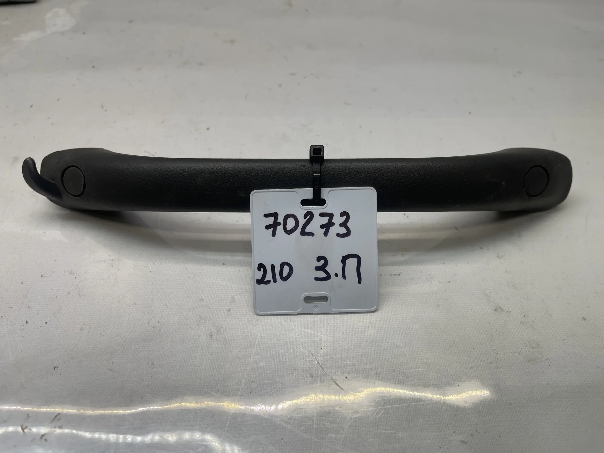Поручень потолочный задний правый Mercedes-Benz W210  A2108101651