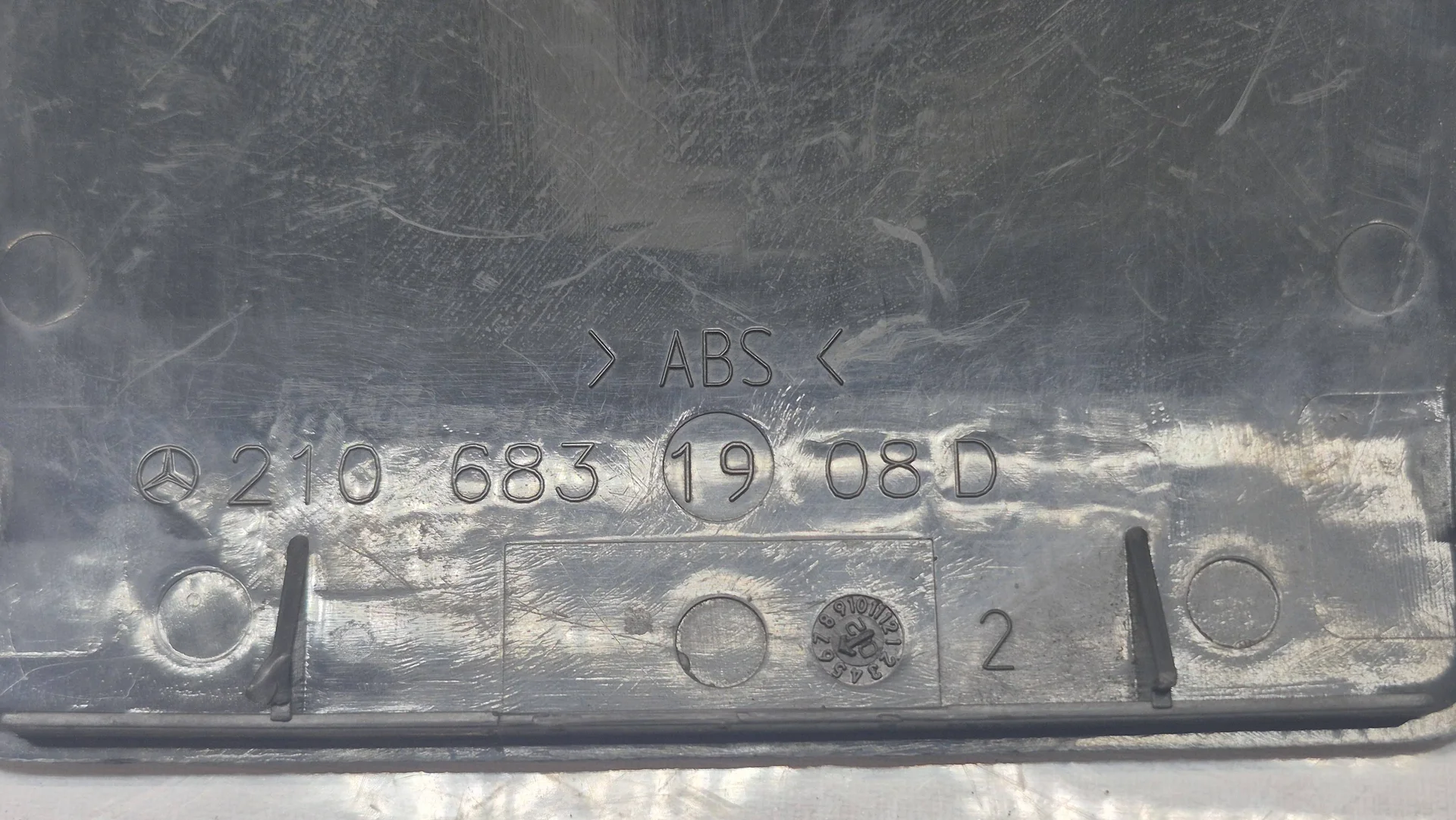 Накладка подлокотника задняя Mercedes-Benz W210  A2106831908 - миниатюра 2