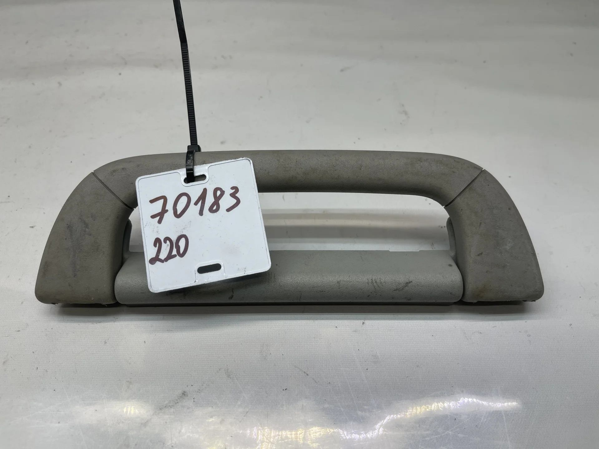 Поручень потолочный передний правый Mercedes-Benz W220  A2208100151