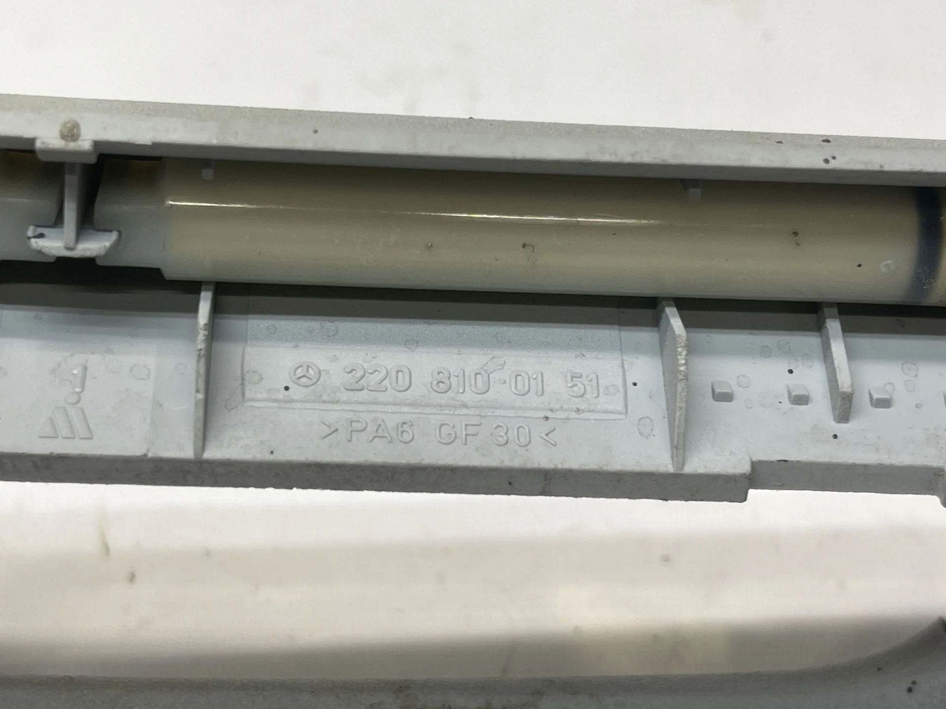 Поручень потолочный передний правый Mercedes-Benz W220 A2208100151 - миниатюра 2