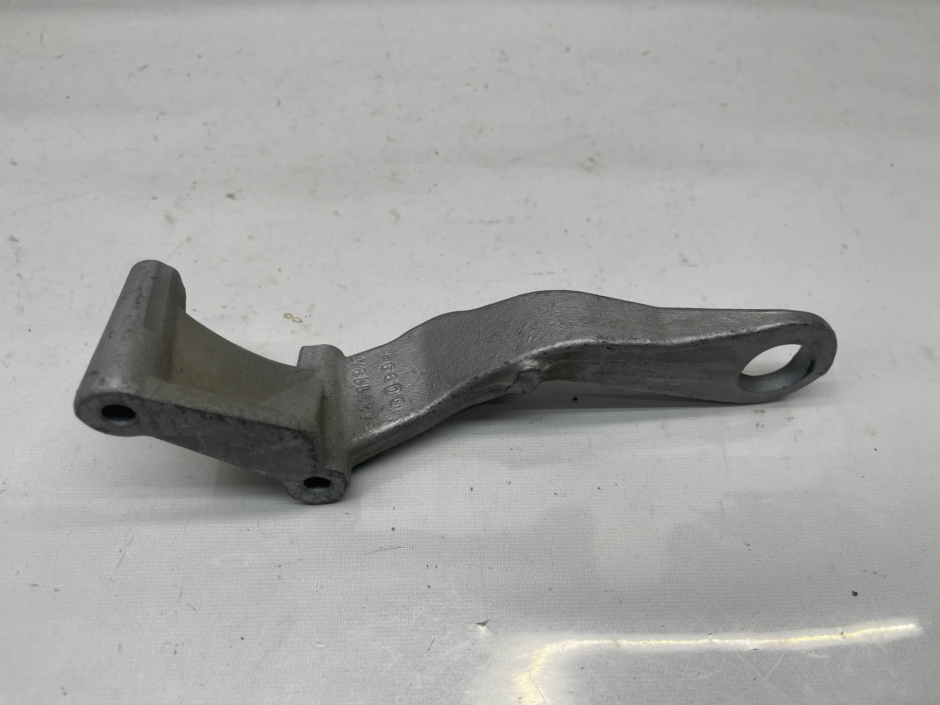Проушина двигателя Mercedes-Benz W204 271 A2712231941 - миниатюра 2