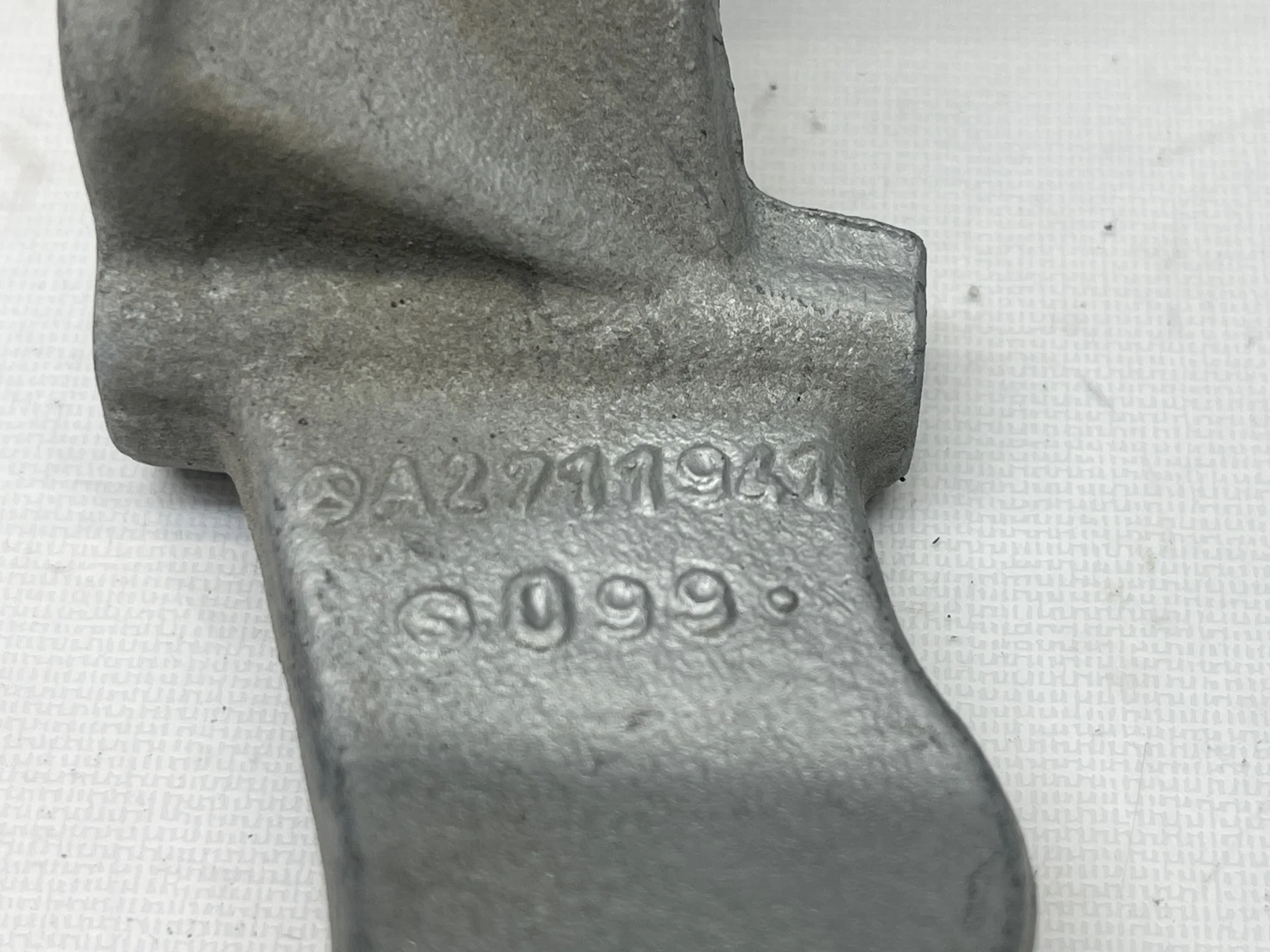 Проушина двигателя Mercedes-Benz W204 271 A2712231941 - миниатюра 3