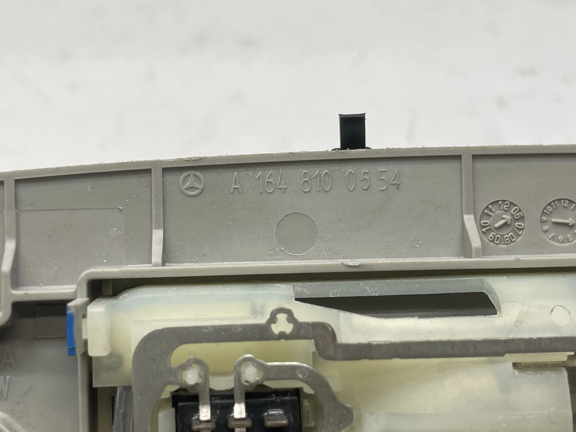 Поручень потолочный задний левый Mercedes-Benz W164  A1648100554 - миниатюра 2