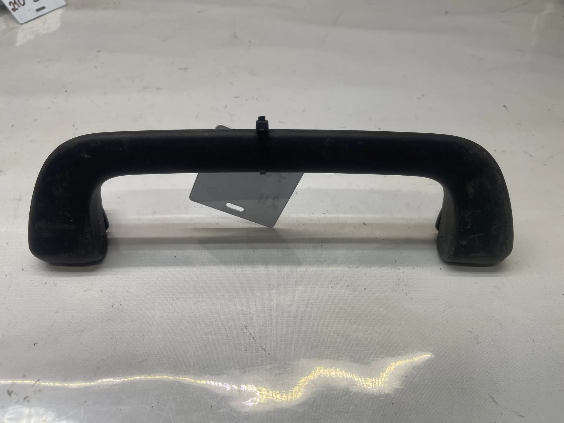 Поручень потолочный задний Mercedes-Benz W211 A2218100551 - изображение 1