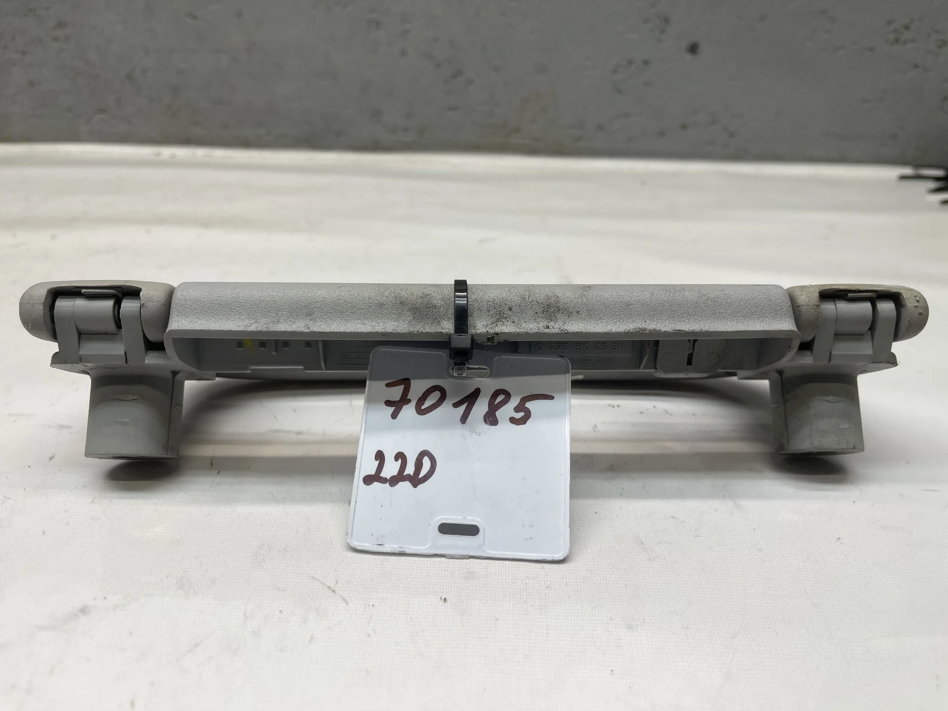 Поручень потолочный Mercedes-Benz W220 A2208100551 - миниатюра 2
