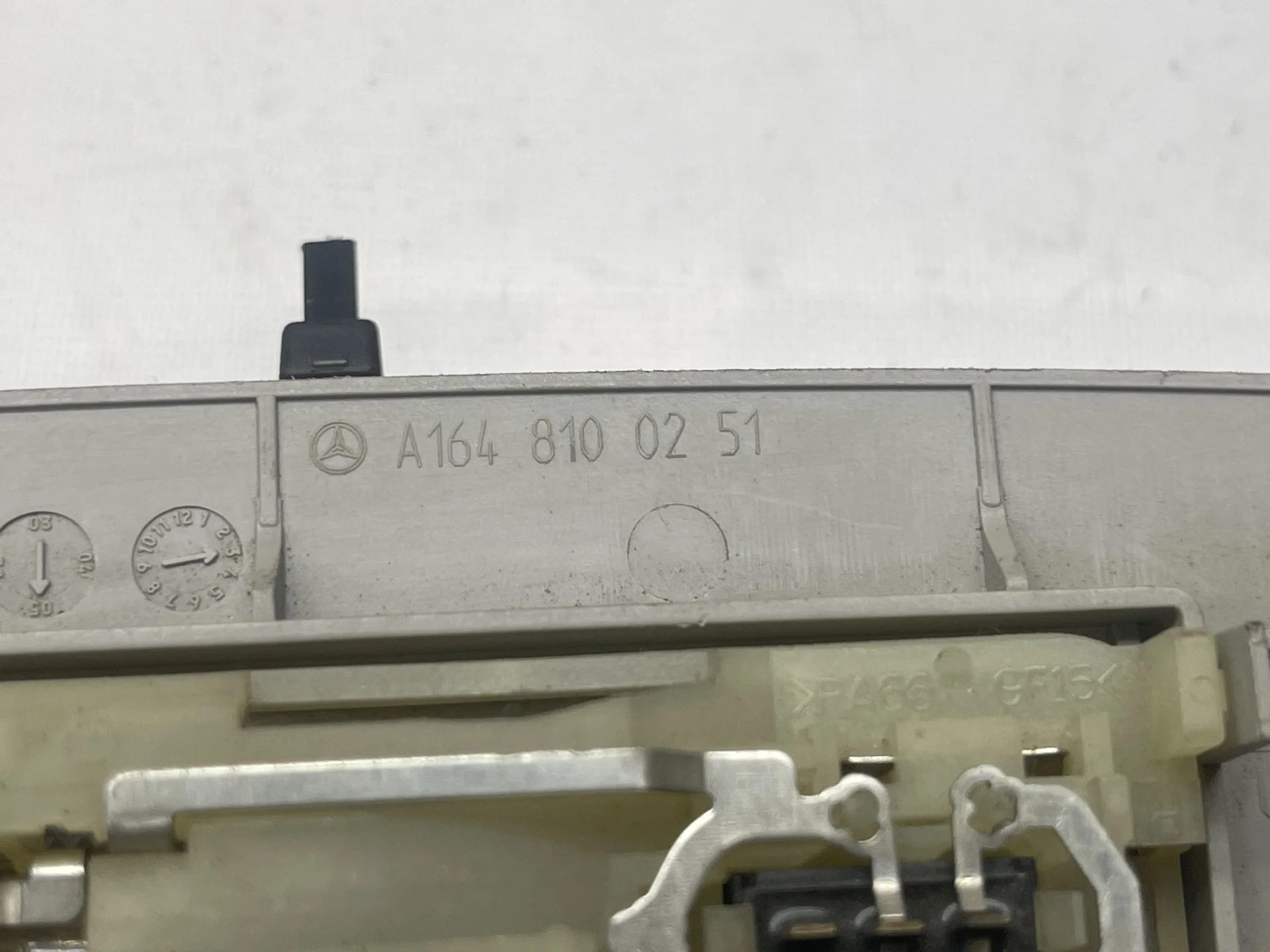 Поручень потолочный задний правый Mercedes-Benz W164 A1648100251 - миниатюра 2