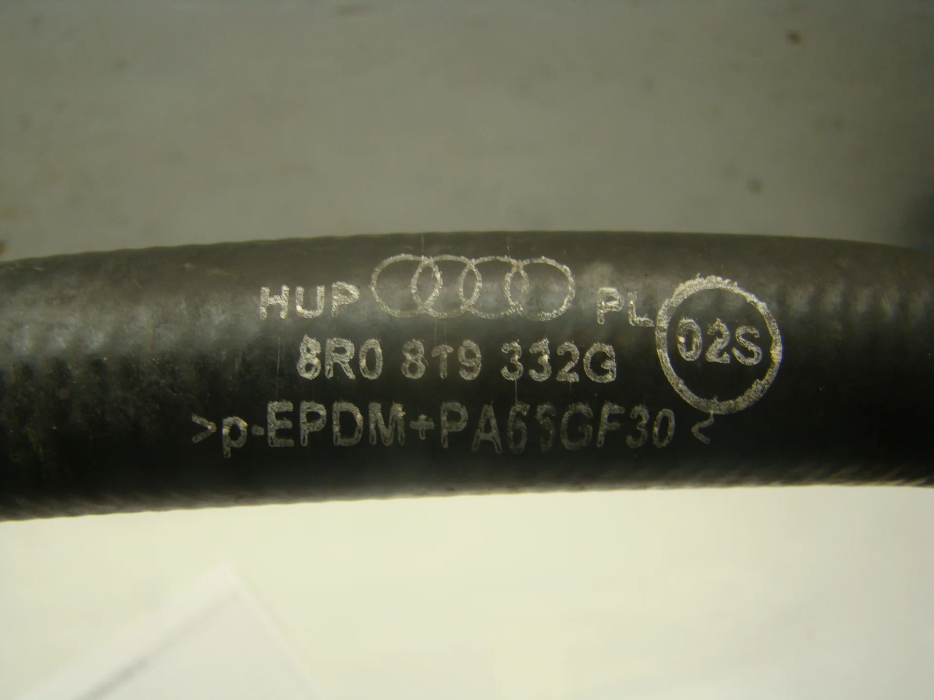 Патрубок системы охлаждения Audi Q5 I 8R CNC 8R0819332G - миниатюра 4