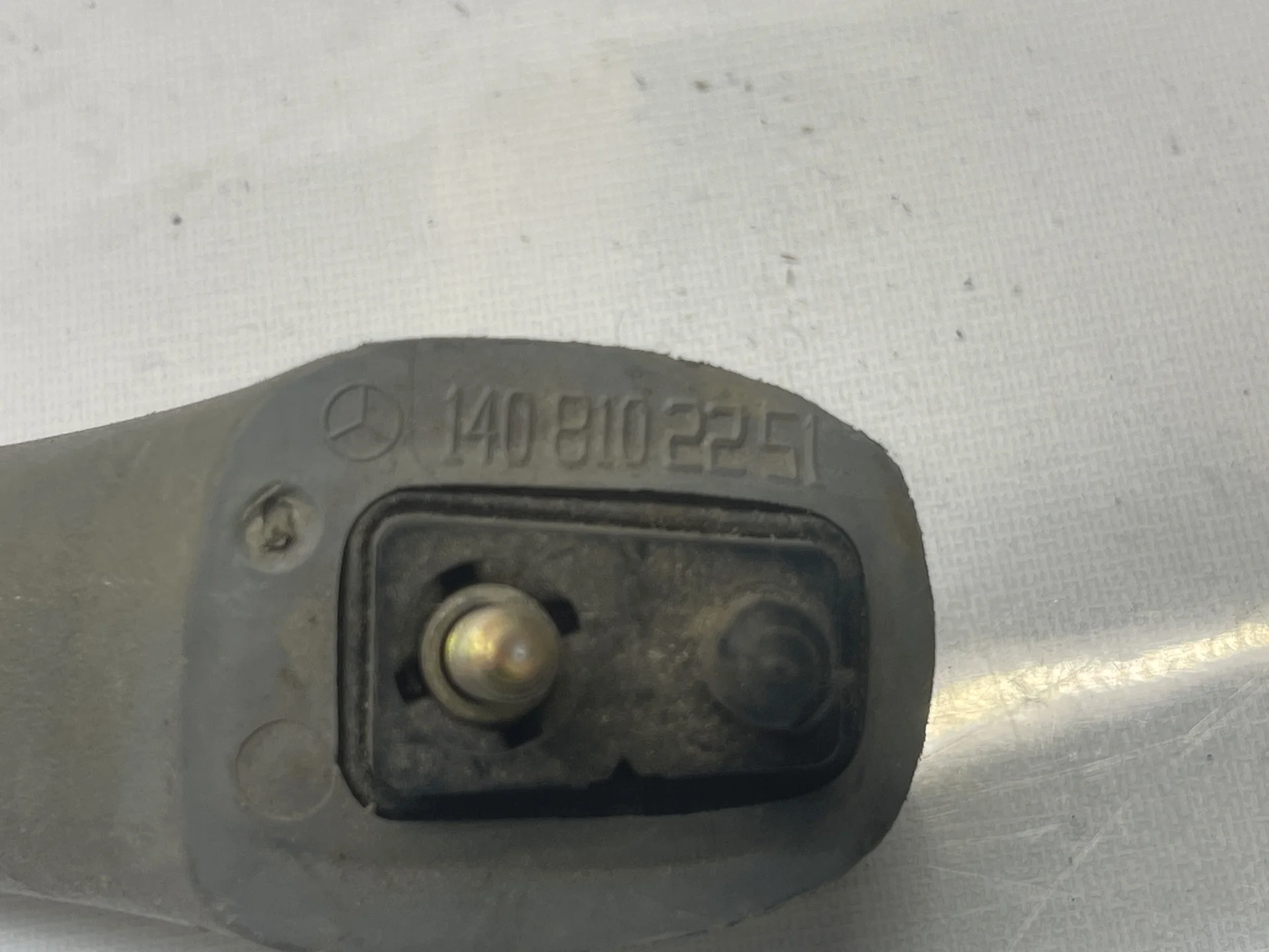 Поручень потолочный передний правый Mercedes-Benz W140 A1408102251 - миниатюра 2