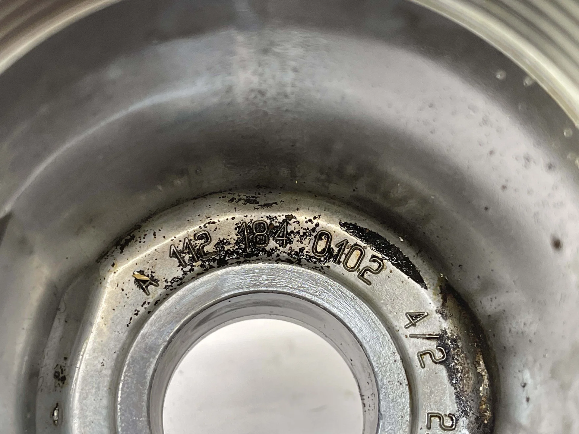 Корпус масляного фильтра Mercedes-Benz W210 112 A1121840102 - миниатюра 3