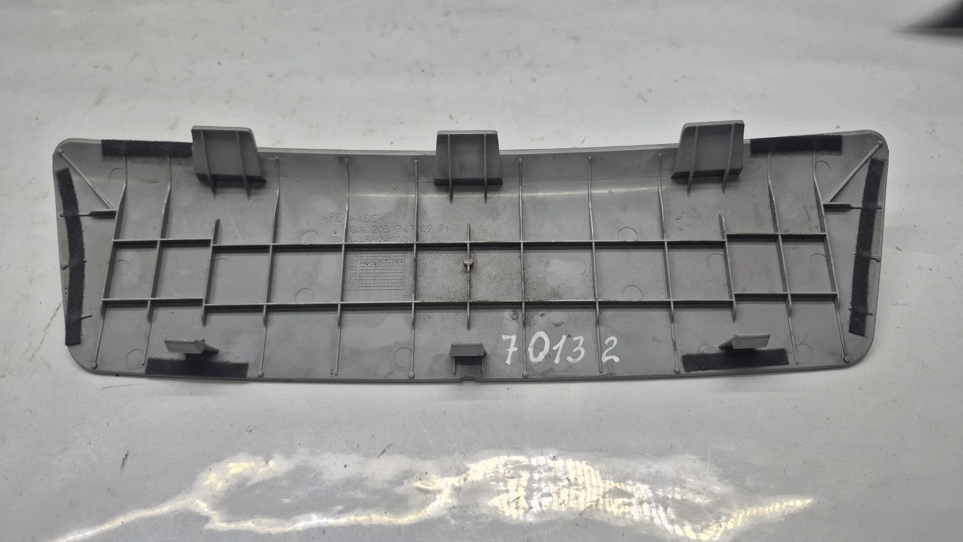 Обшивка двери багажного отделения Mercedes-Benz W203 A2037470771 - миниатюра 2