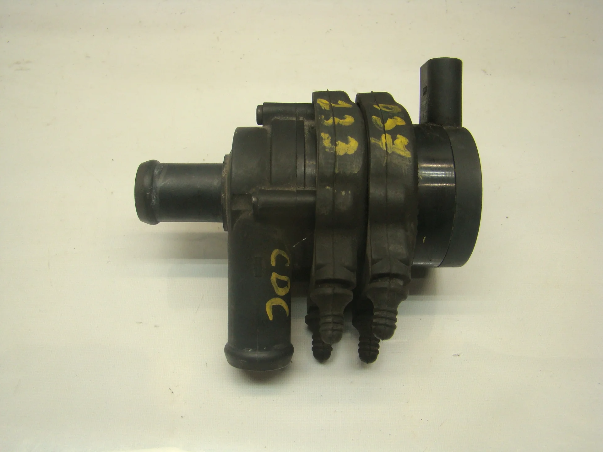 Помпа дополнительной прокачки антифриза Volkswagen Amarok I 2H CDC 7H0965561 - миниатюра 2