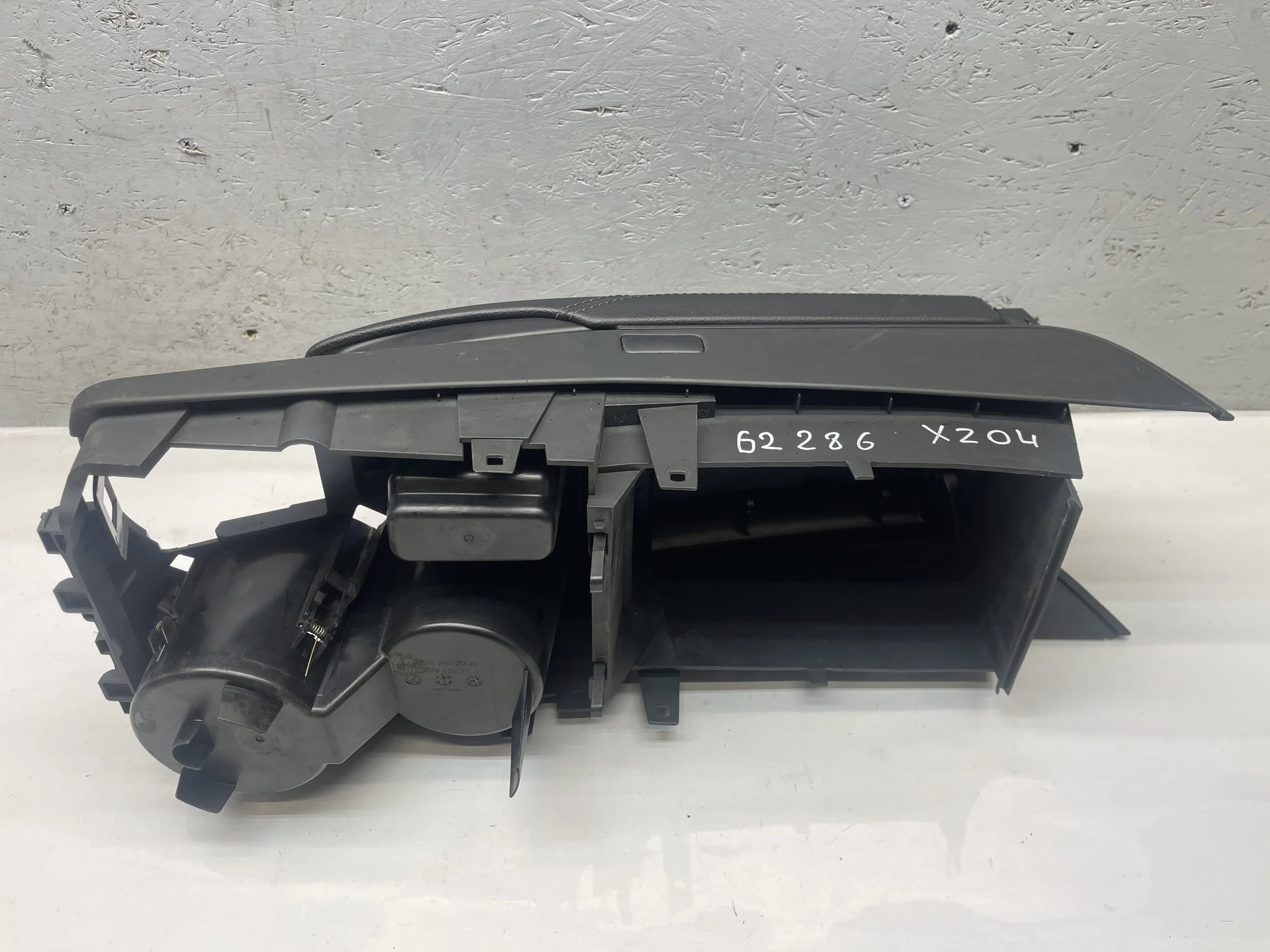 Подлокотник передний Mercedes-Benz X204  A2046802039 - миниатюра 2