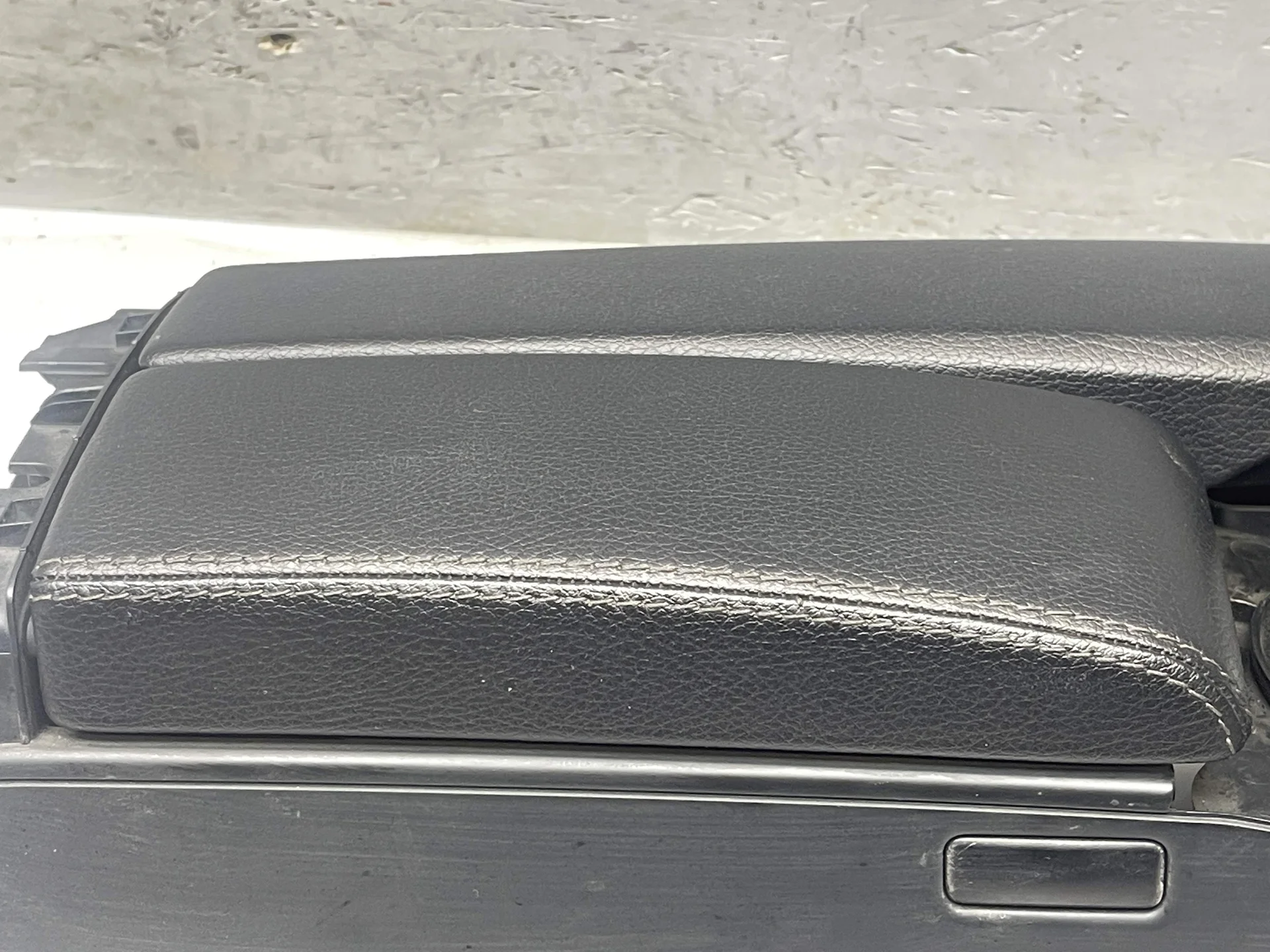 Подлокотник передний Mercedes-Benz X204  A2046802039 - миниатюра 4