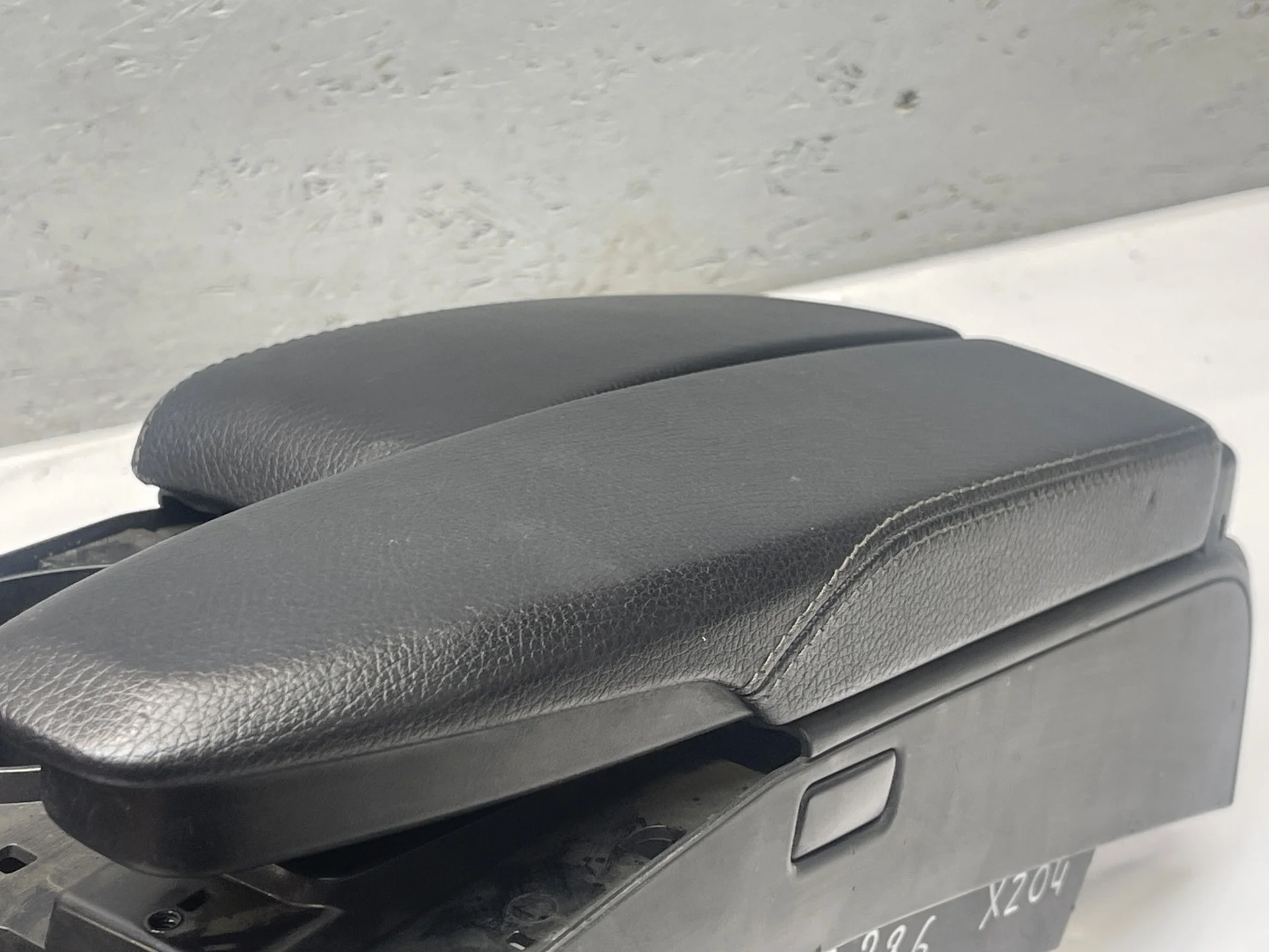 Подлокотник передний Mercedes-Benz X204  A2046802039 - миниатюра 6