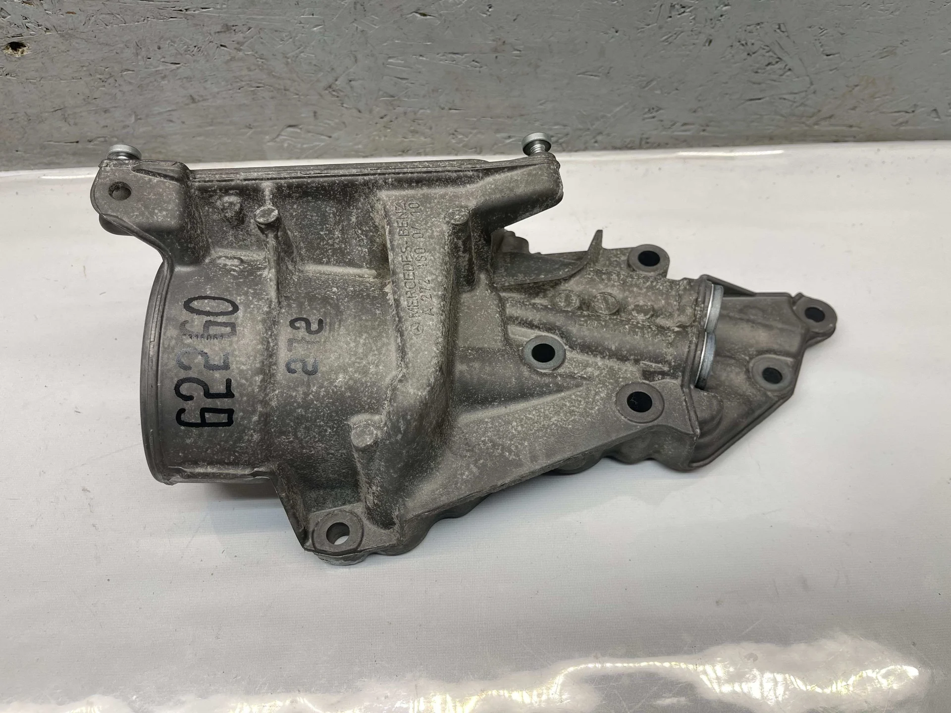 Корпус масляного фильтра Mercedes-Benz W164 272 A2721800410 - изображение 1