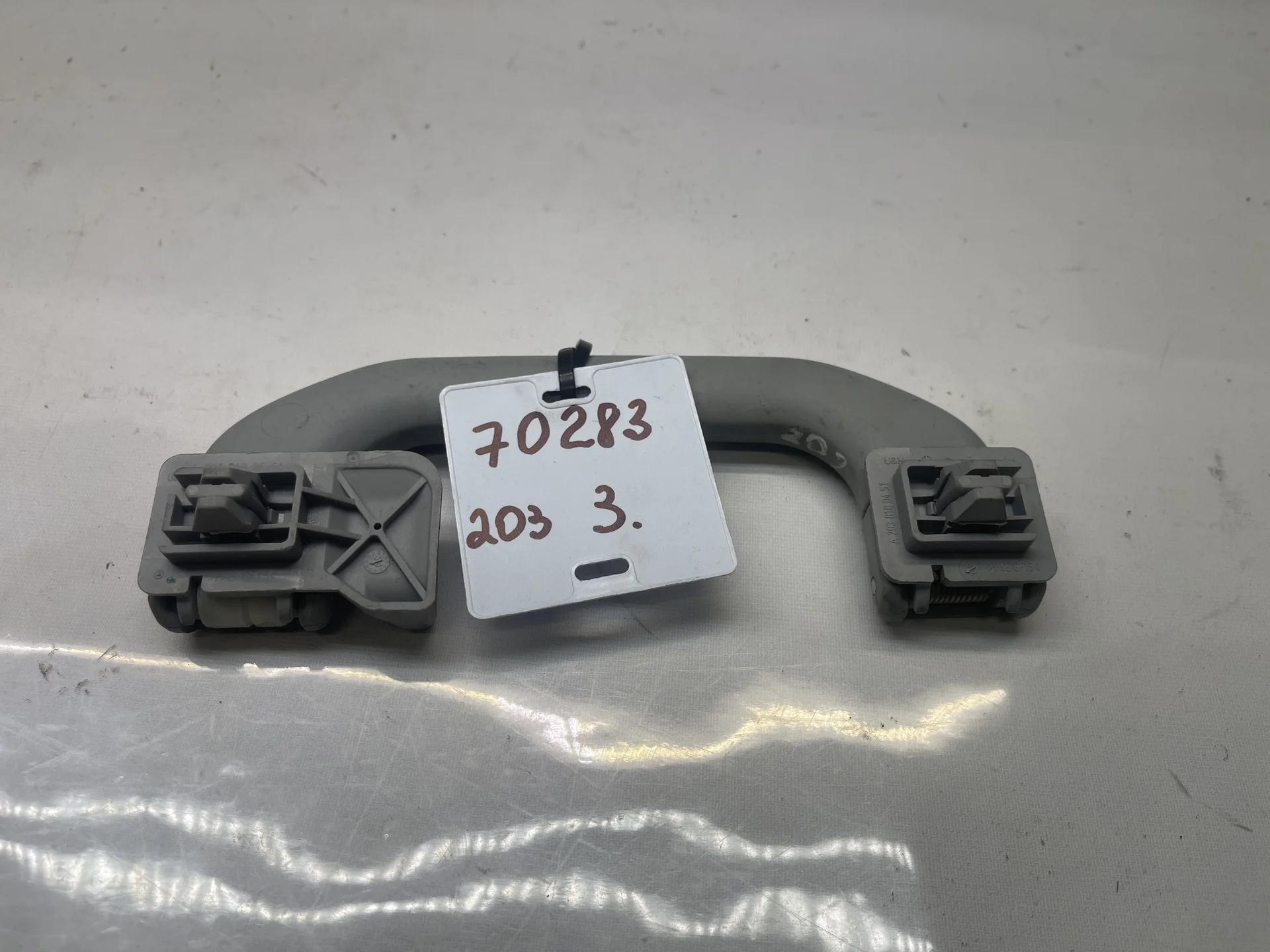 Поручень потолочный передний левый Mercedes-Benz W203  A2038100451 - миниатюра 2