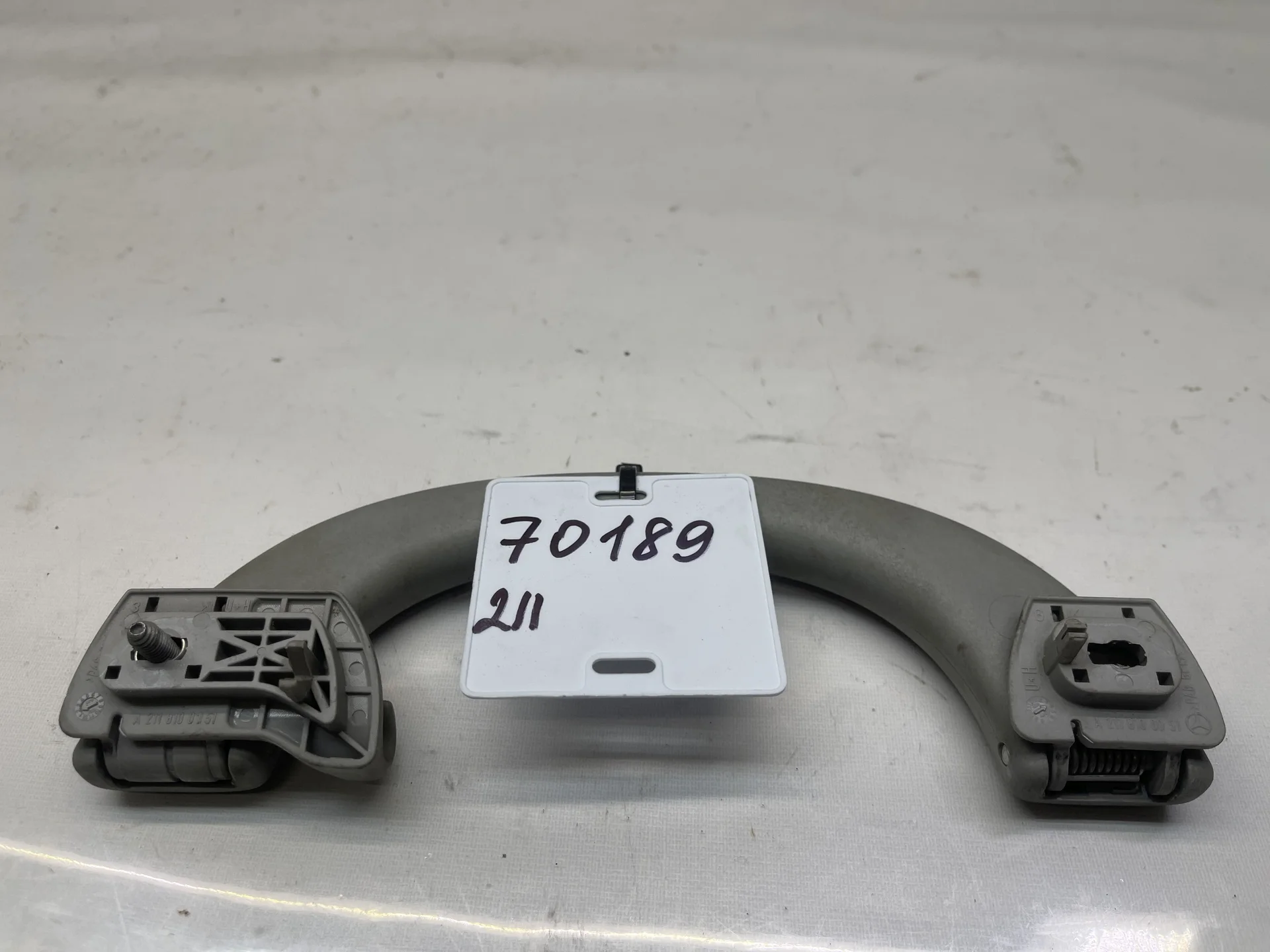 Поручень потолочный Mercedes-Benz W211  A2118100051 - миниатюра 2