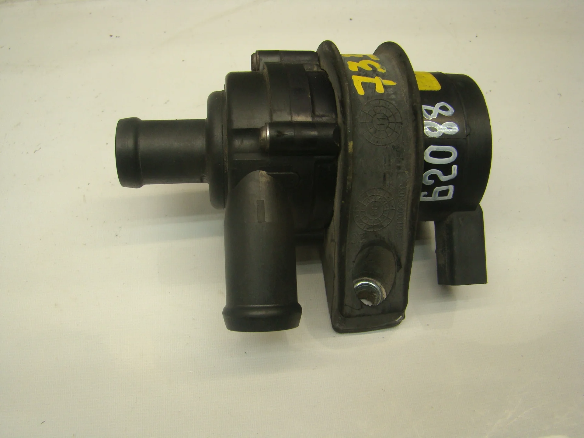 Помпа дополнительной прокачки антифриза Volkswagen Passat VI 3C (B6) CDA 1K0965561JJ - изображение 1