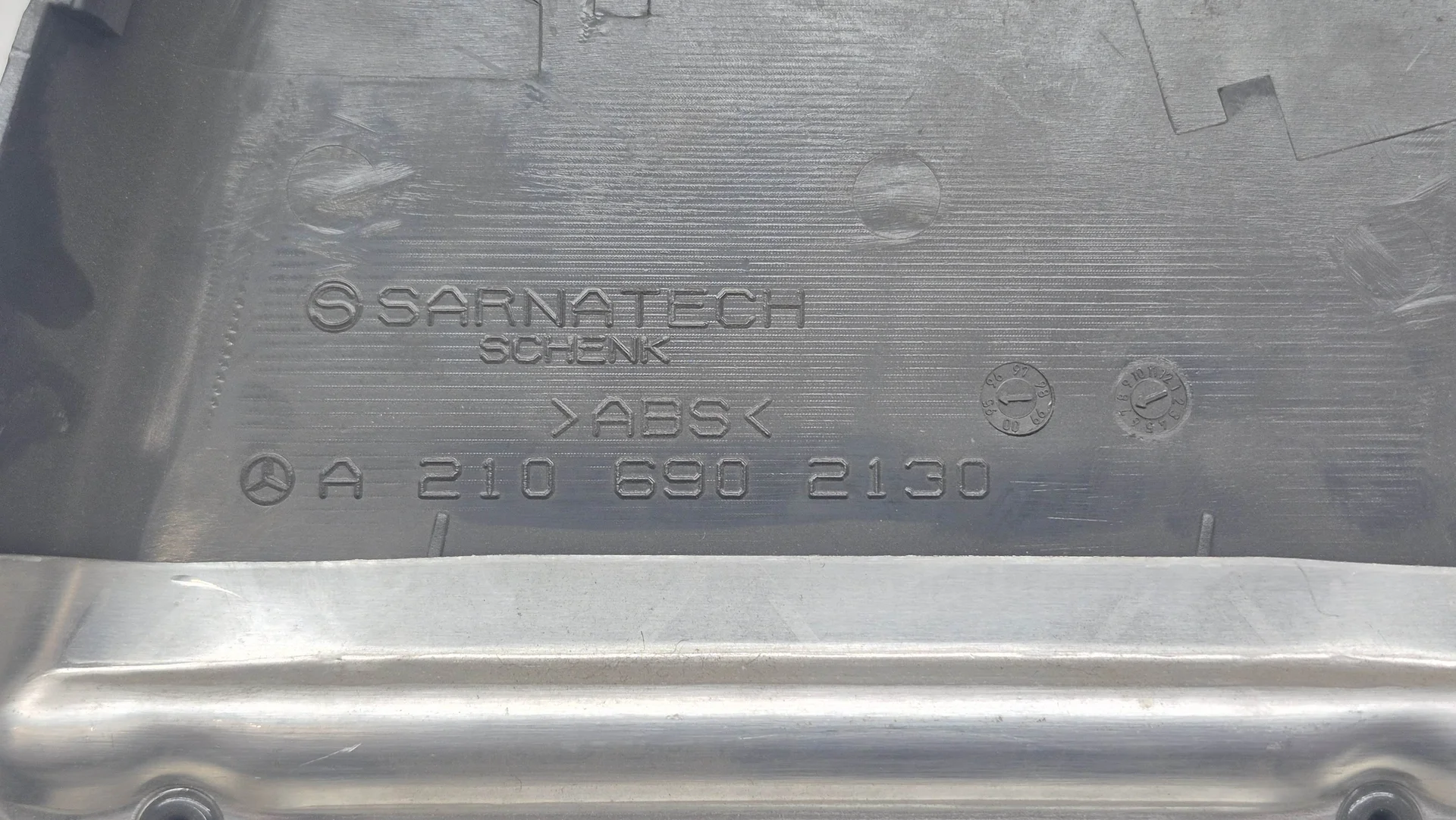 Обшивка стойки Mercedes-Benz W210  A2106902130 - миниатюра 2