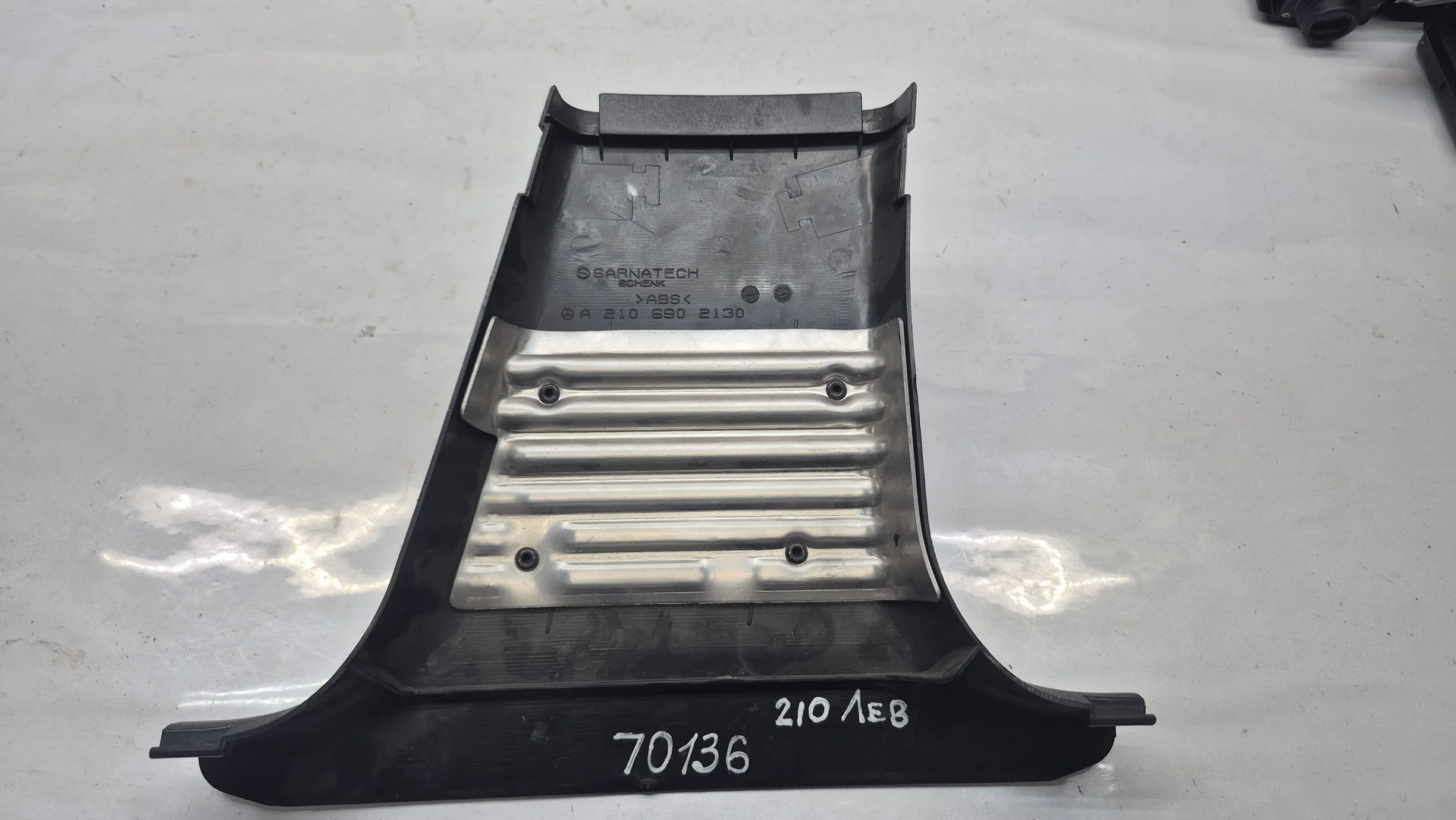 Обшивка стойки Mercedes-Benz W210  A2106902130 - миниатюра 3