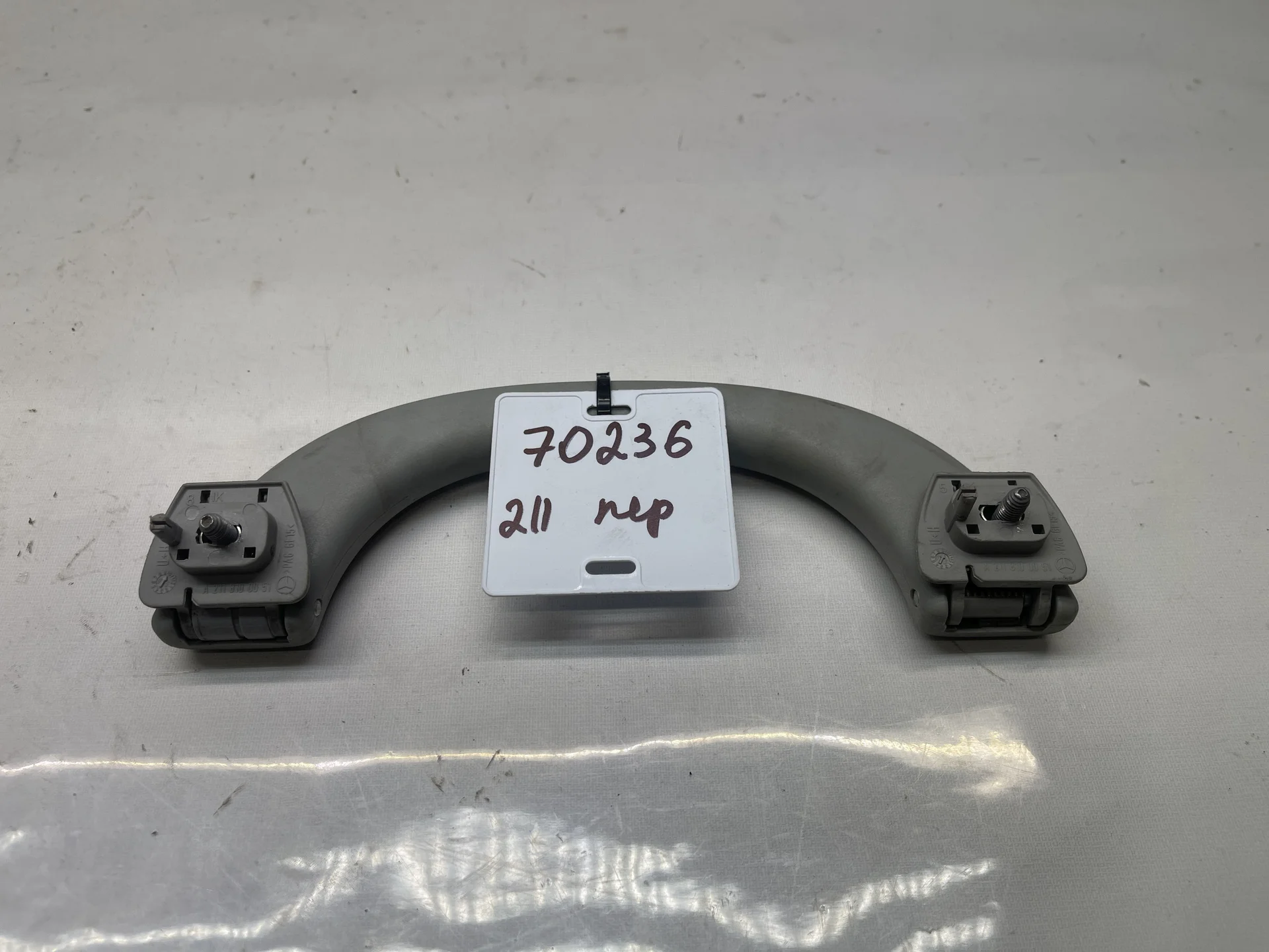 Поручень потолочный передний Mercedes-Benz W211 A2118100051 - миниатюра 2