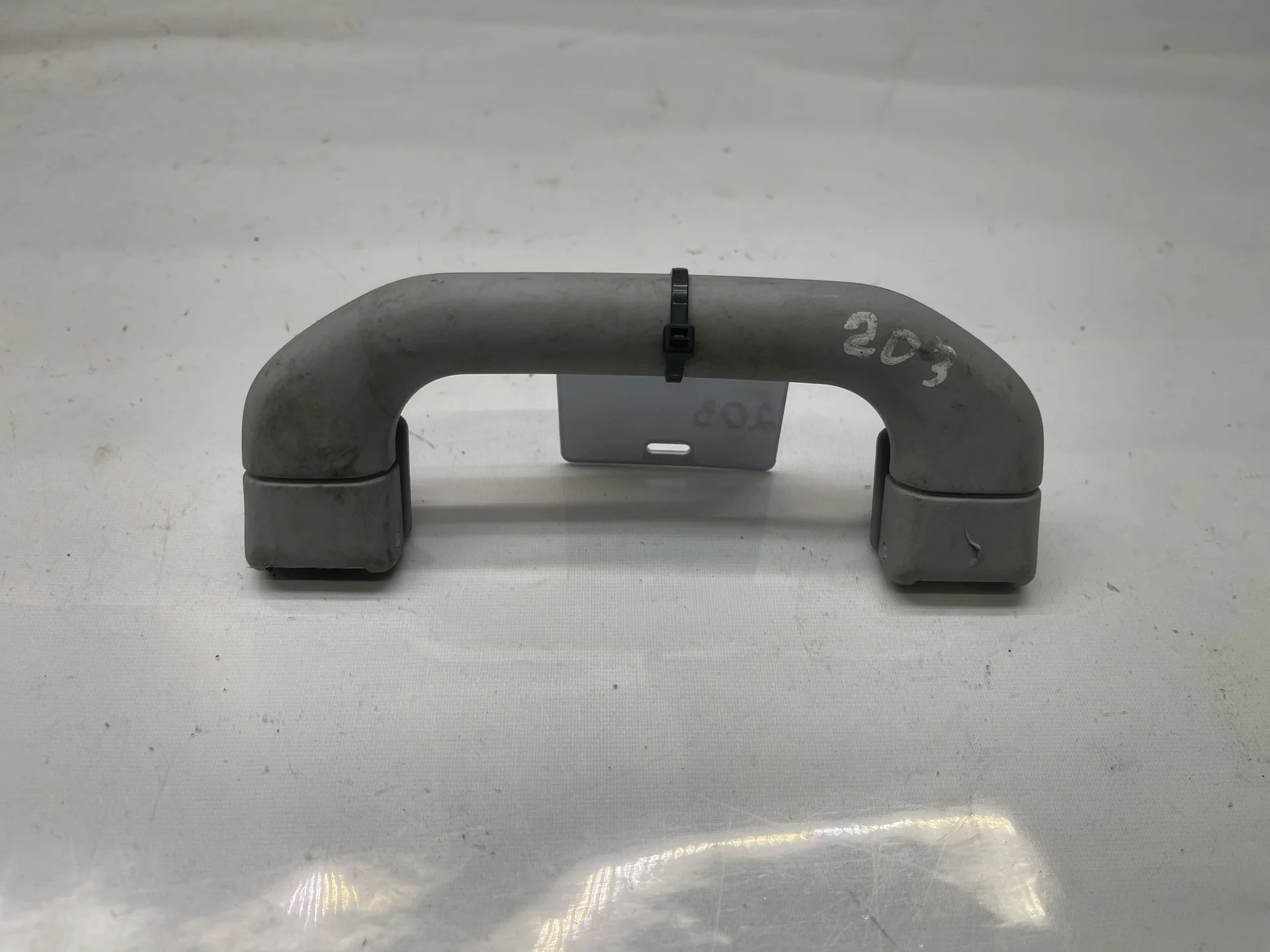 Поручень потолочный передний левый Mercedes-Benz W203 A2038100451 - изображение 1