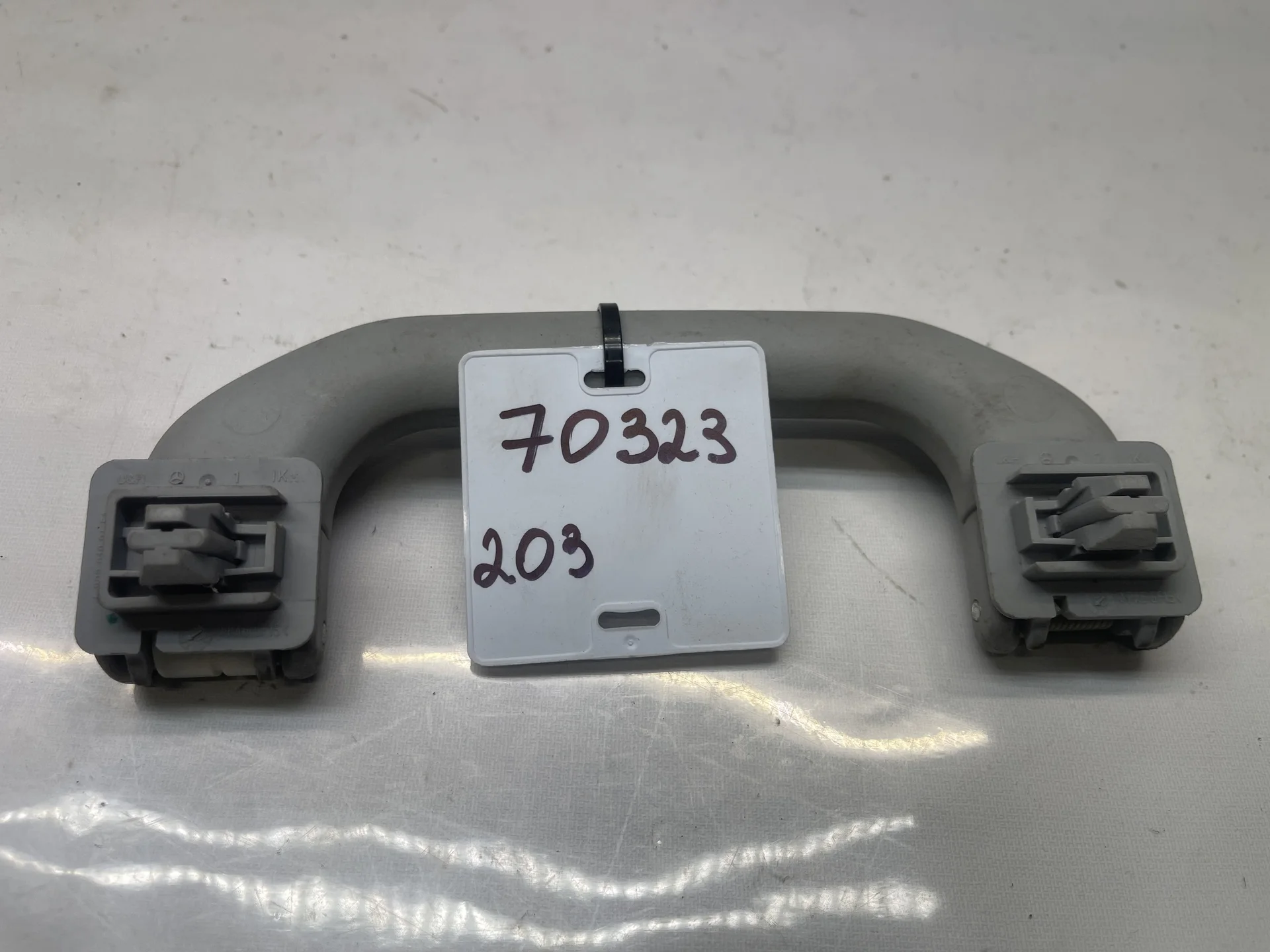 Поручень потолочный передний левый Mercedes-Benz W203 A2038100451 - миниатюра 2