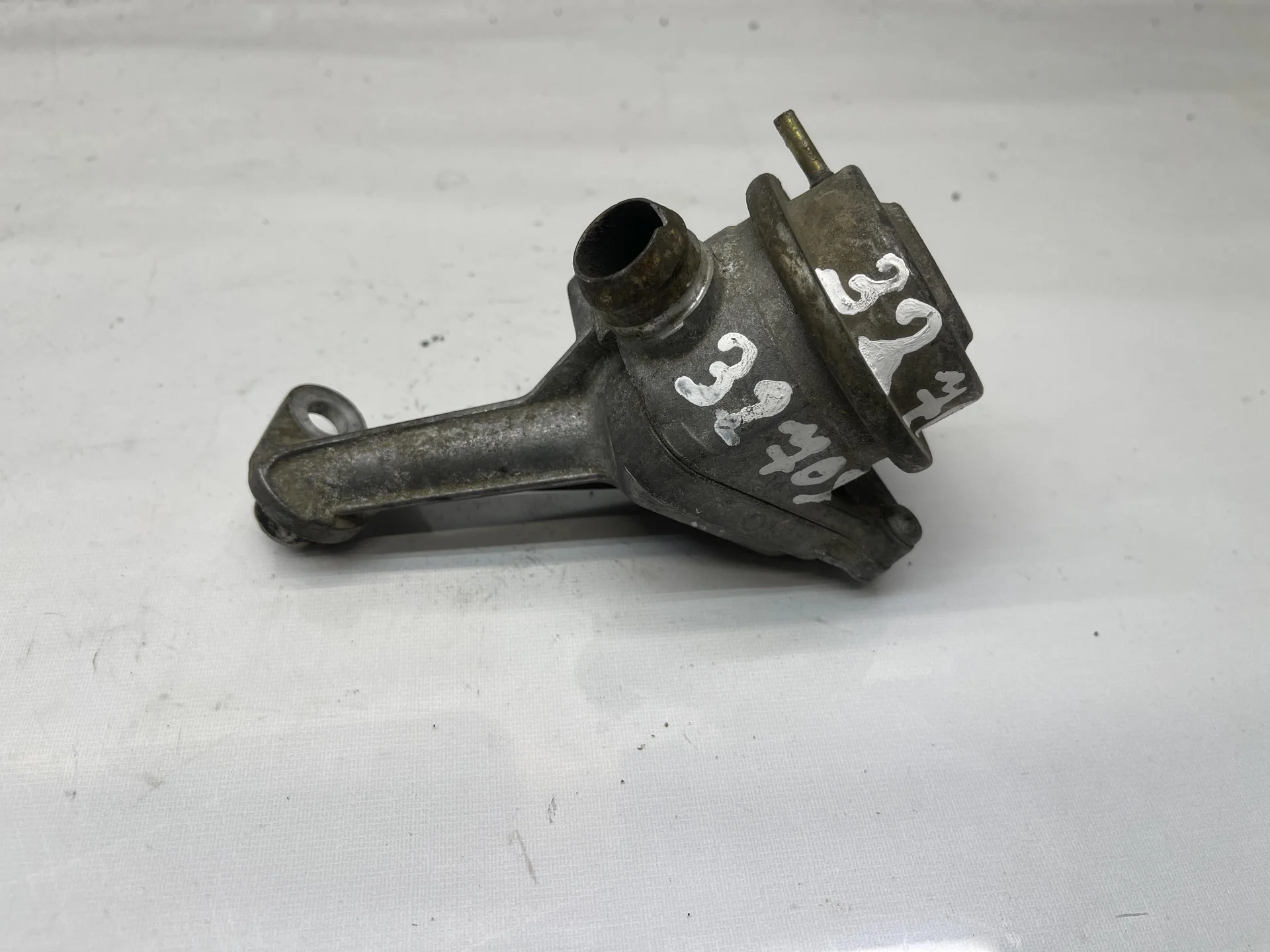 Клапан ЕГР Mercedes-Benz W211 112 A0021403560 - изображение 1