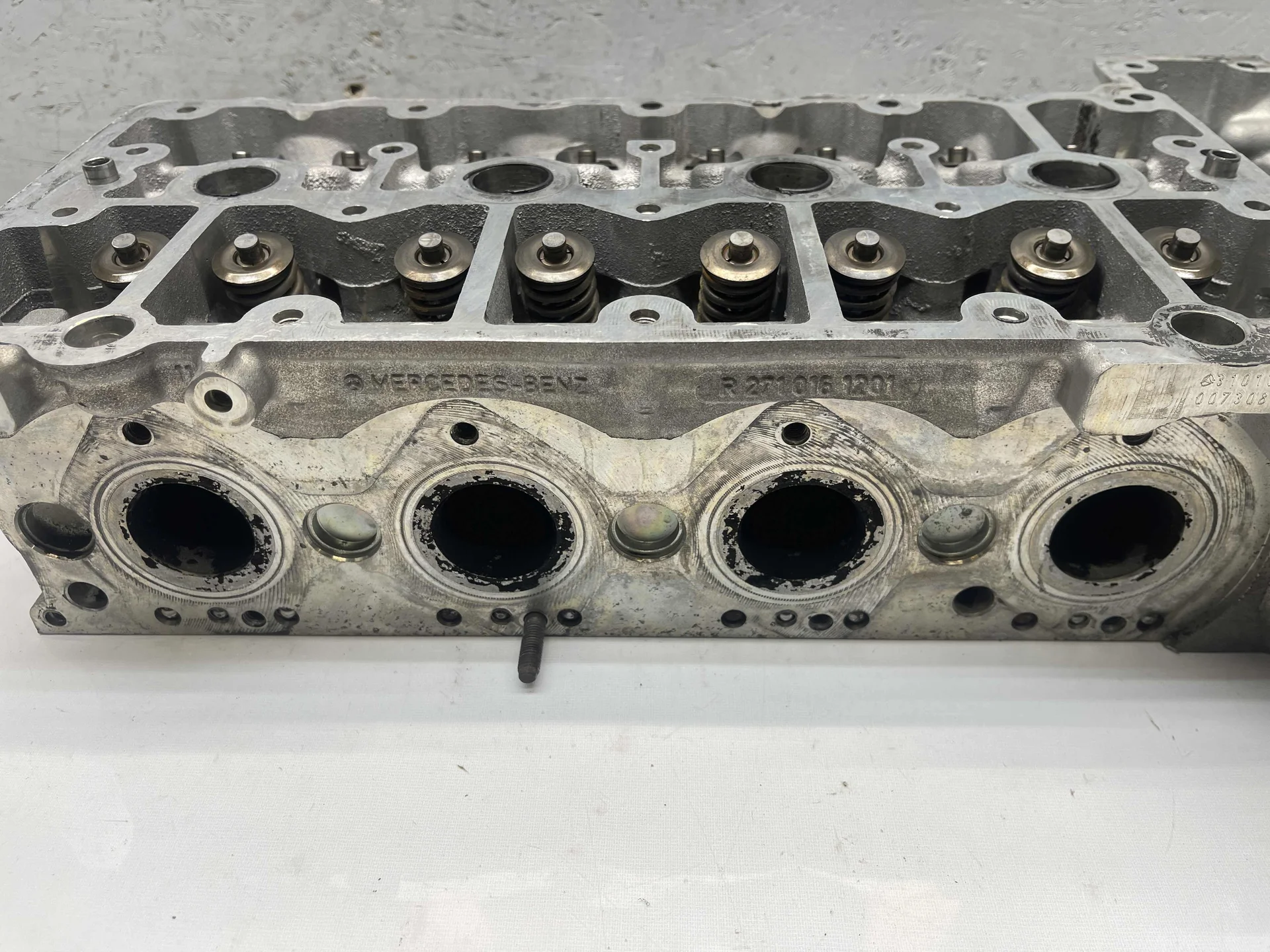 Головка блока цилиндров Mercedes-Benz W203 271 A2710161201 - миниатюра 2
