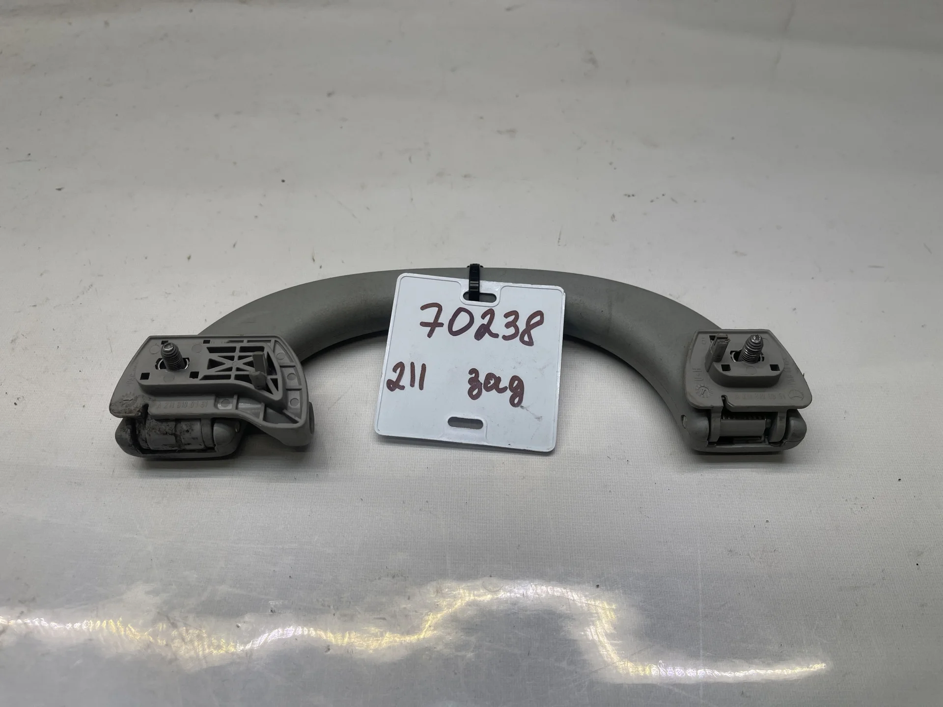 Поручень потолочный задний левый Mercedes-Benz W211 A2118100151 - миниатюра 2