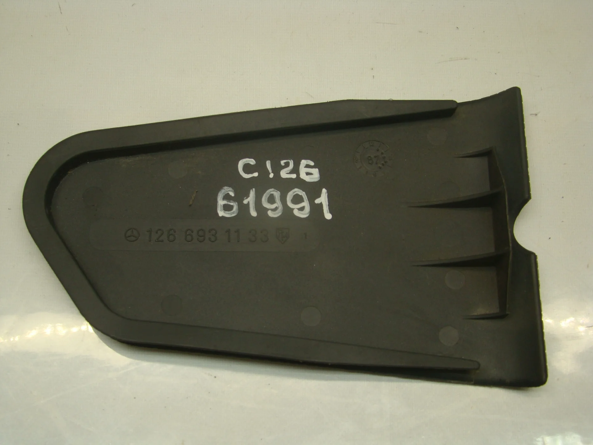 Заглушка багажного отделения Mercedes-Benz C126  A1266931133 - миниатюра 3