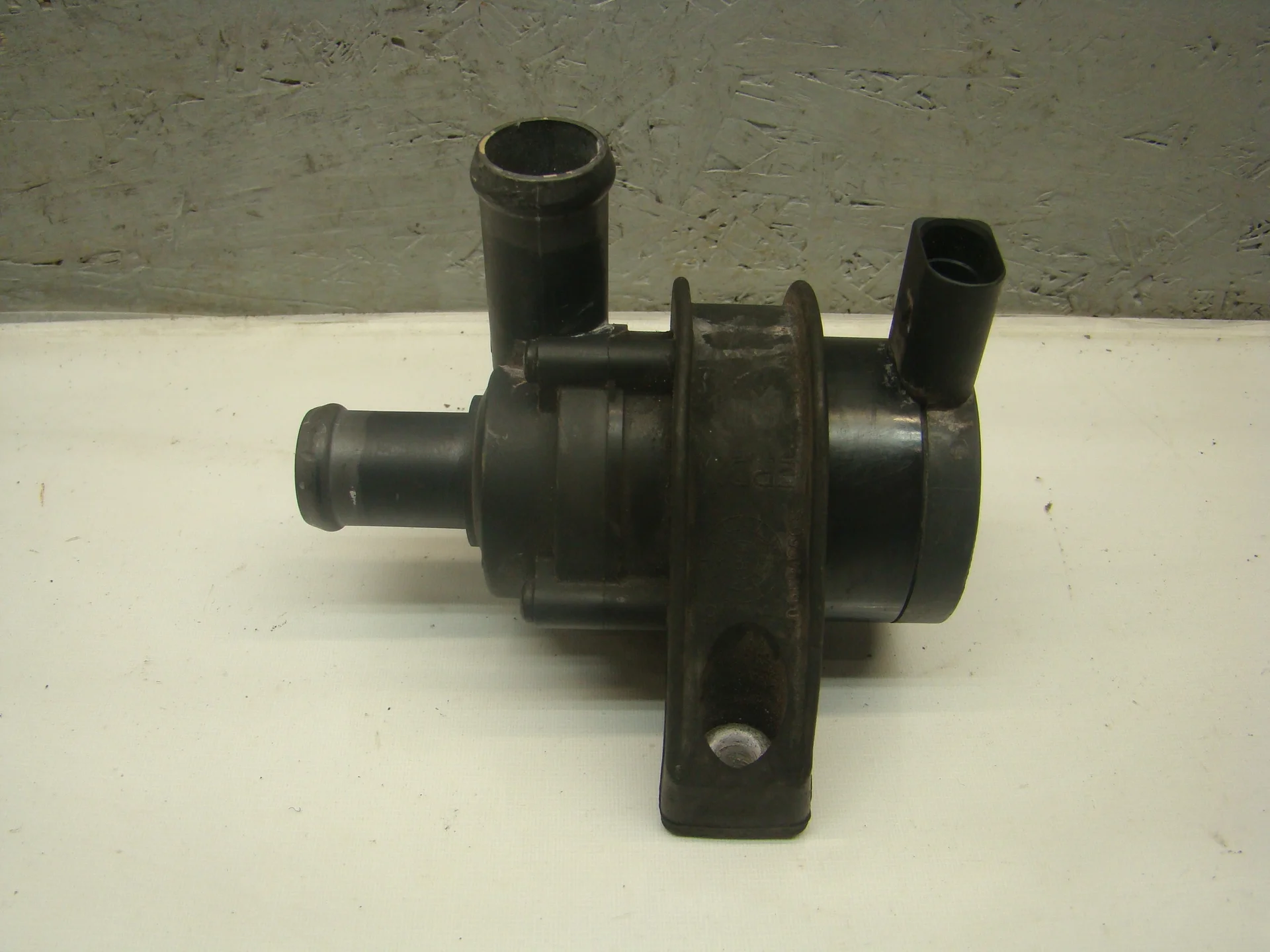 Помпа дополнительной прокачки антифриза Volkswagen Tiguan I 5N CAW 1K0965561J - изображение 1