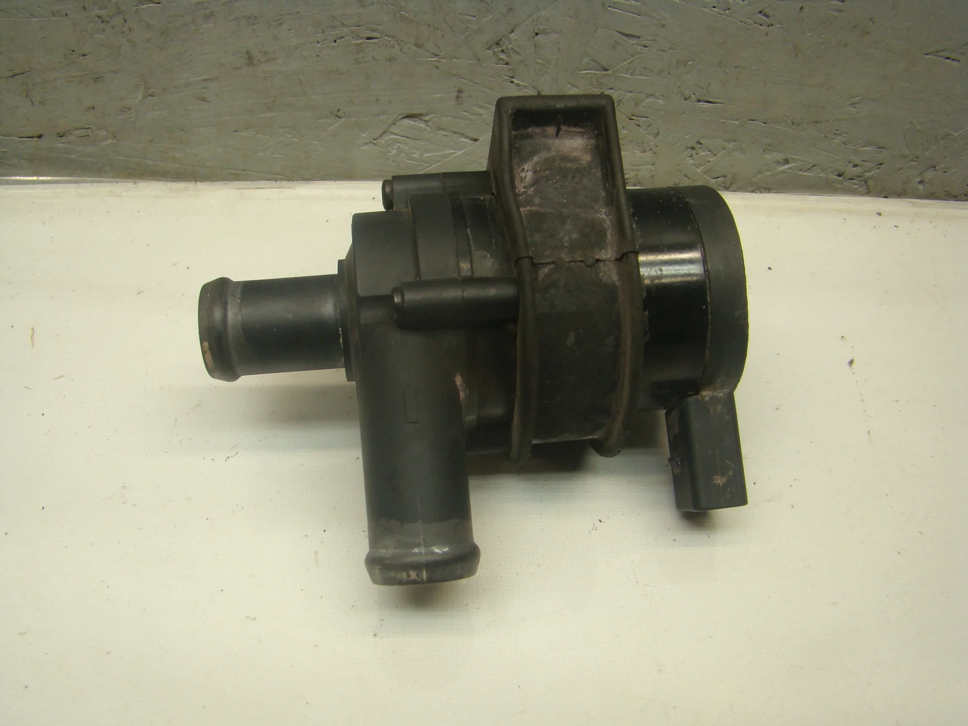 Помпа дополнительной прокачки антифриза Volkswagen Tiguan I 5N CAW 1K0965561J - миниатюра 2