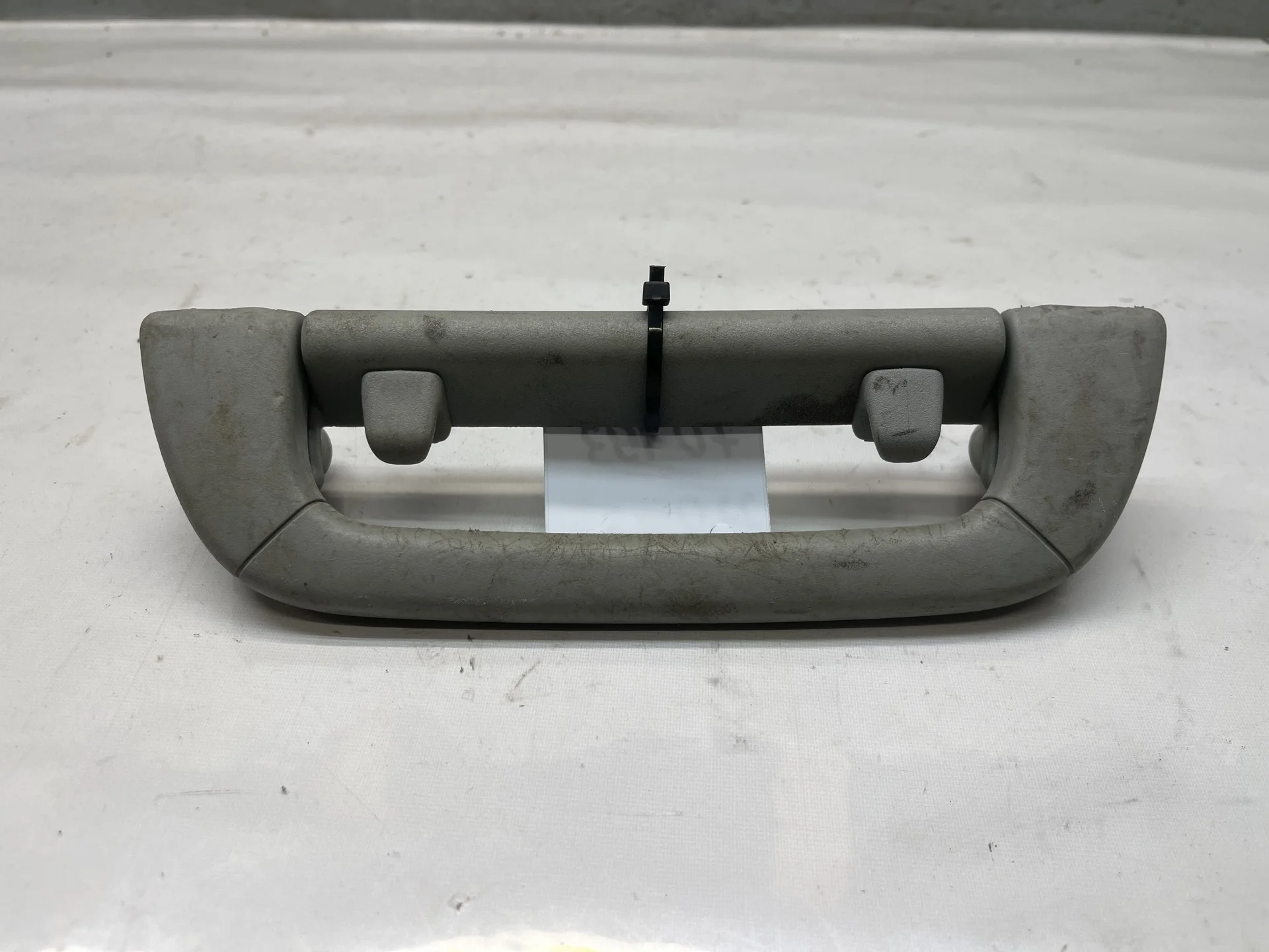 Поручень потолочный Mercedes-Benz W220 A2208100551 - изображение 1